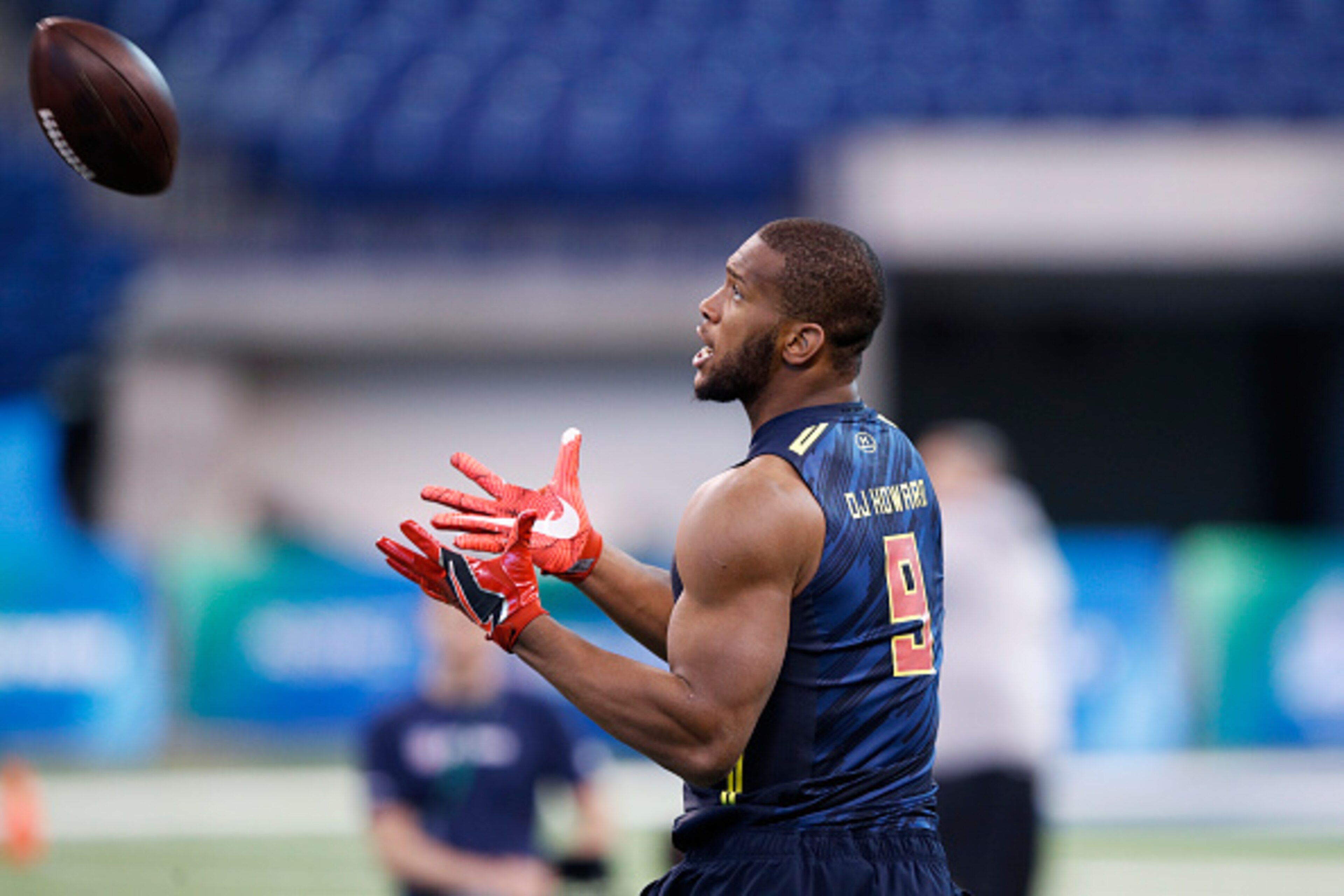 INDIANAPOLIS, IN - MARCH 04: Tight end O.J. Howard of Alabama in action during day four of the NFL Combine at Lucas Oil Stadium on March 4, 2017 in Indianapolis, Indiana. (Photo by Joe Robbins/Getty Images) INDIANAPOLIS, IN - MARCH 04: Tight end O.J. Howard of Alabama in action during day four of the NFL Combine at Lucas Oil Stadium on March 4, 2017 in Indianapolis, Indiana. (Photo by Joe Robbins/Getty Images)