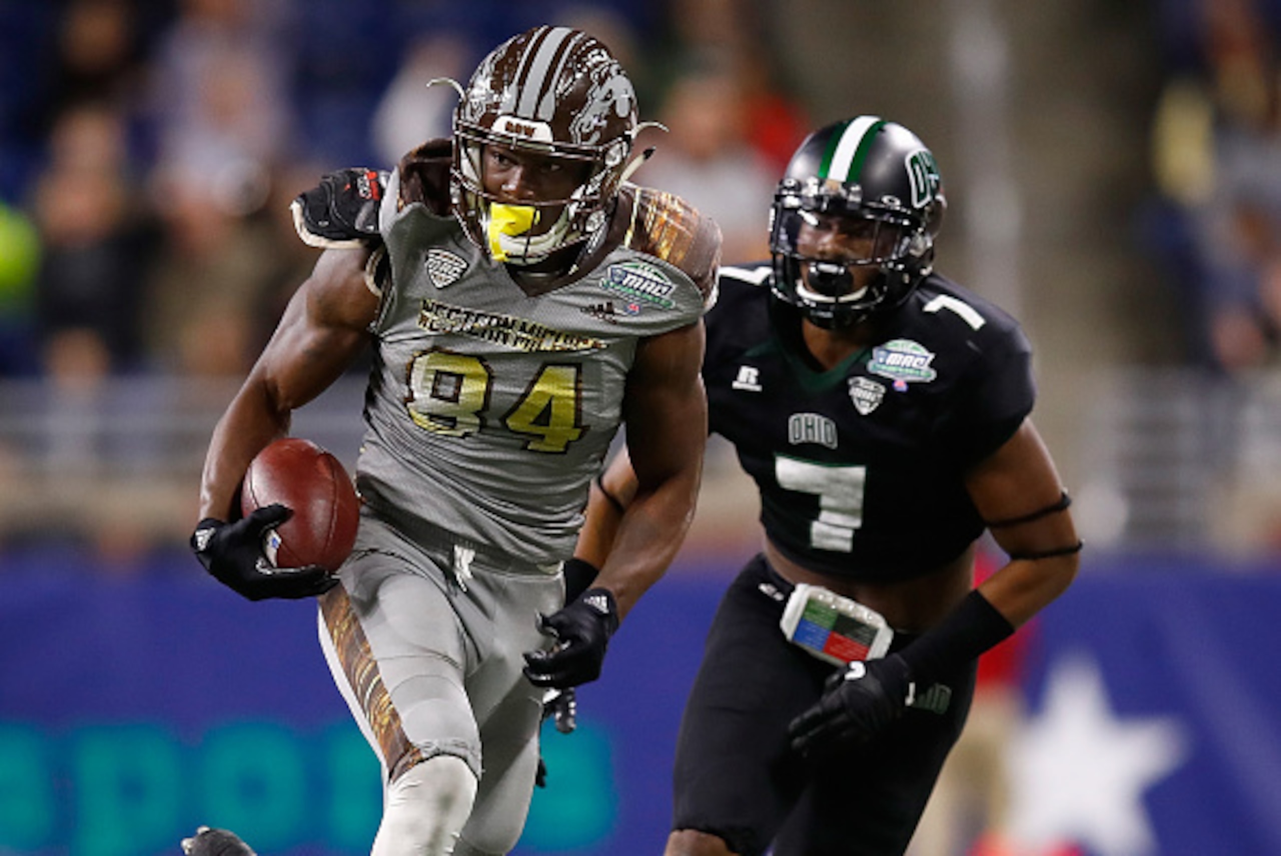 DETROIT, MI - DECEMBER 02: Corey Davis #84 of the Western Michigan Broncos outruns the tackle of Javon Hagan #7 of the Ohio Bobcats after a first half catch during the MAC Championship on December 2, 2016 at Ford Field in Detroit, Michigan. (Photo by Greg