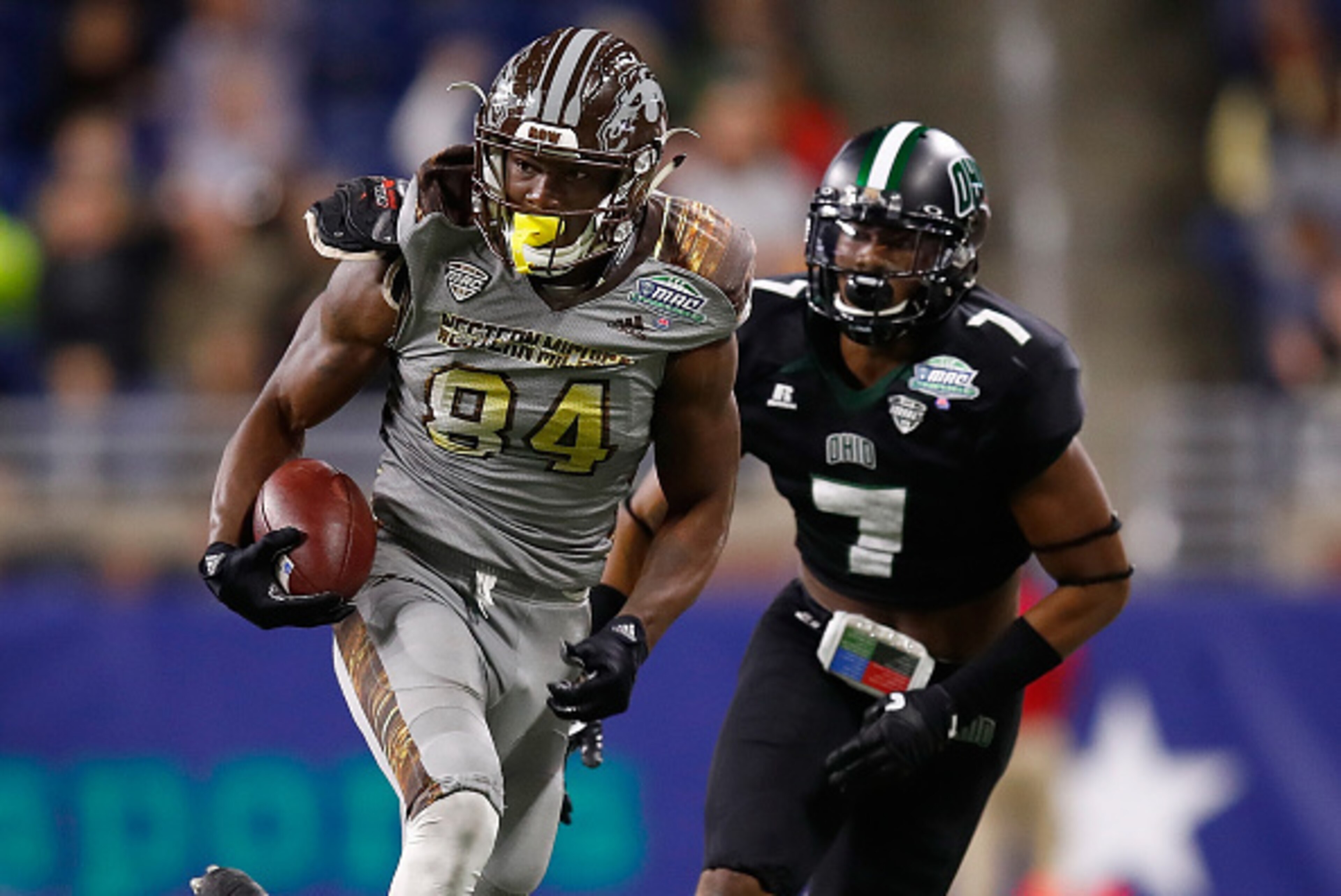DETROIT, MI - DECEMBER 02: Corey Davis #84 of the Western Michigan Broncos outruns the tackle of Javon Hagan #7 of the Ohio Bobcats after a first half catch during the MAC Championship on December 2, 2016 at Ford Field in Detroit, Michigan. (Photo by Greg DETROIT, MI - DECEMBER 02: Corey Davis #84 of the Western Michigan Broncos outruns the tackle of Javon Hagan #7 of the Ohio Bobcats after a first half catch during the MAC Championship on December 2, 2016 at Ford Field in Detroit, Michigan. (Photo by Greg