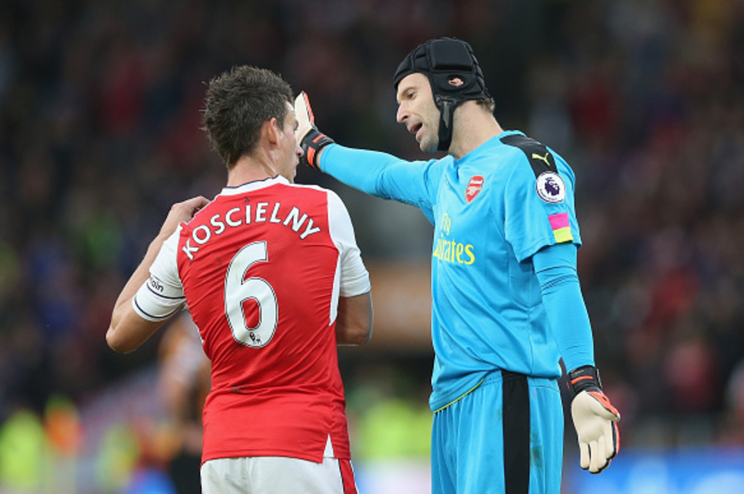 HULL, ENGLAND - SEPTEMBER 17: Laurent Koscielny of Arsenal (L) and Petr Cech of Arsenal (R) speak  during the Premier League match between Hull City and Arsenal at KCOM Stadium on September 17, 2016 in Hull, England.  (Photo by Alex Morton/Getty Images)