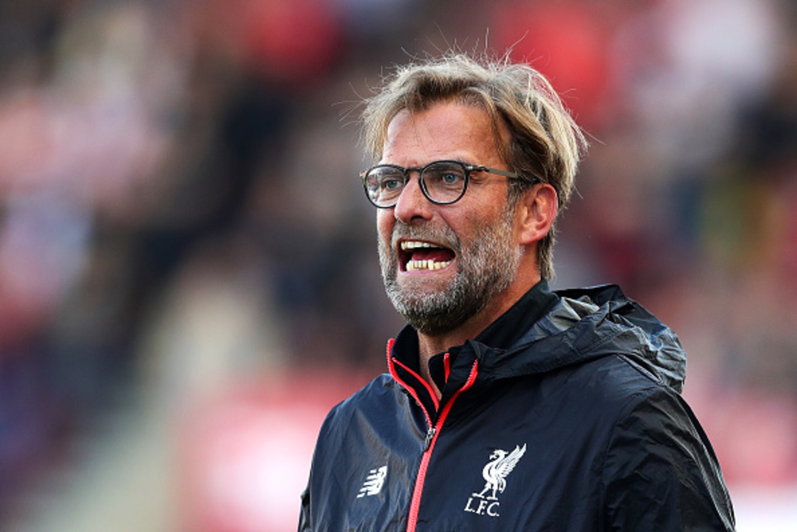 STOKE ON TRENT, ENGLAND - APRIL 08: Liverpool manager Jurgen Klopp shouts instructions during the Premier League match between Stoke City and Liverpool at Bet365 Stadium on April 8, 2017 in Stoke on Trent, England. (Photo by Chris Brunskill Ltd/Getty Imag