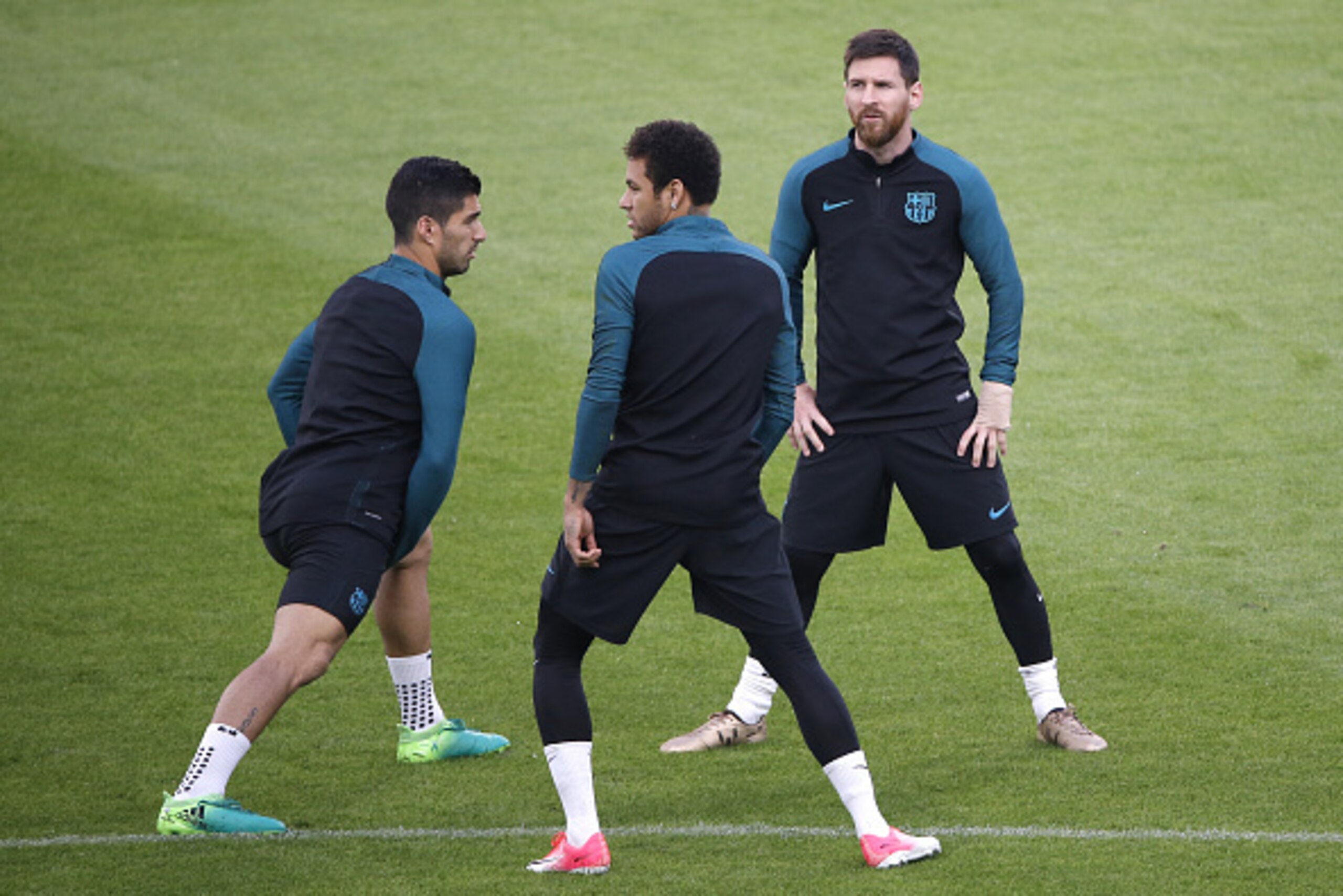 Barcelona's forward Lionel Messi from Argentina(R), Barcelona's forward Luis Suarez from Uruguay (L) and Barcelona's forward Neymar from Brazil (C) take part in a training session on the eve of the UEFA Champions League football match Juventus Vs FC Barce Barcelona's forward Lionel Messi from Argentina(R), Barcelona's forward Luis Suarez from Uruguay (L) and Barcelona's forward Neymar from Brazil (C) take part in a training session on the eve of the UEFA Champions League football match Juventus Vs FC Barce