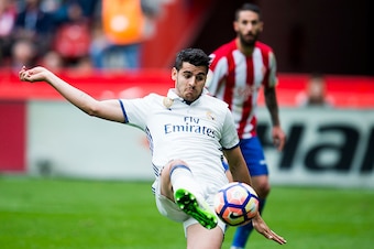 GIJON, SPAIN - APRIL 15: Alvaro Morata of Real Madrid controls the ball during the La Liga match between Real Sporting de Gijon and Real Madrid at Estadio El Molinon on April 15, 2017 in Gijon, Spain.  (Photo by Juan Manuel Serrano Arce/Getty Images)