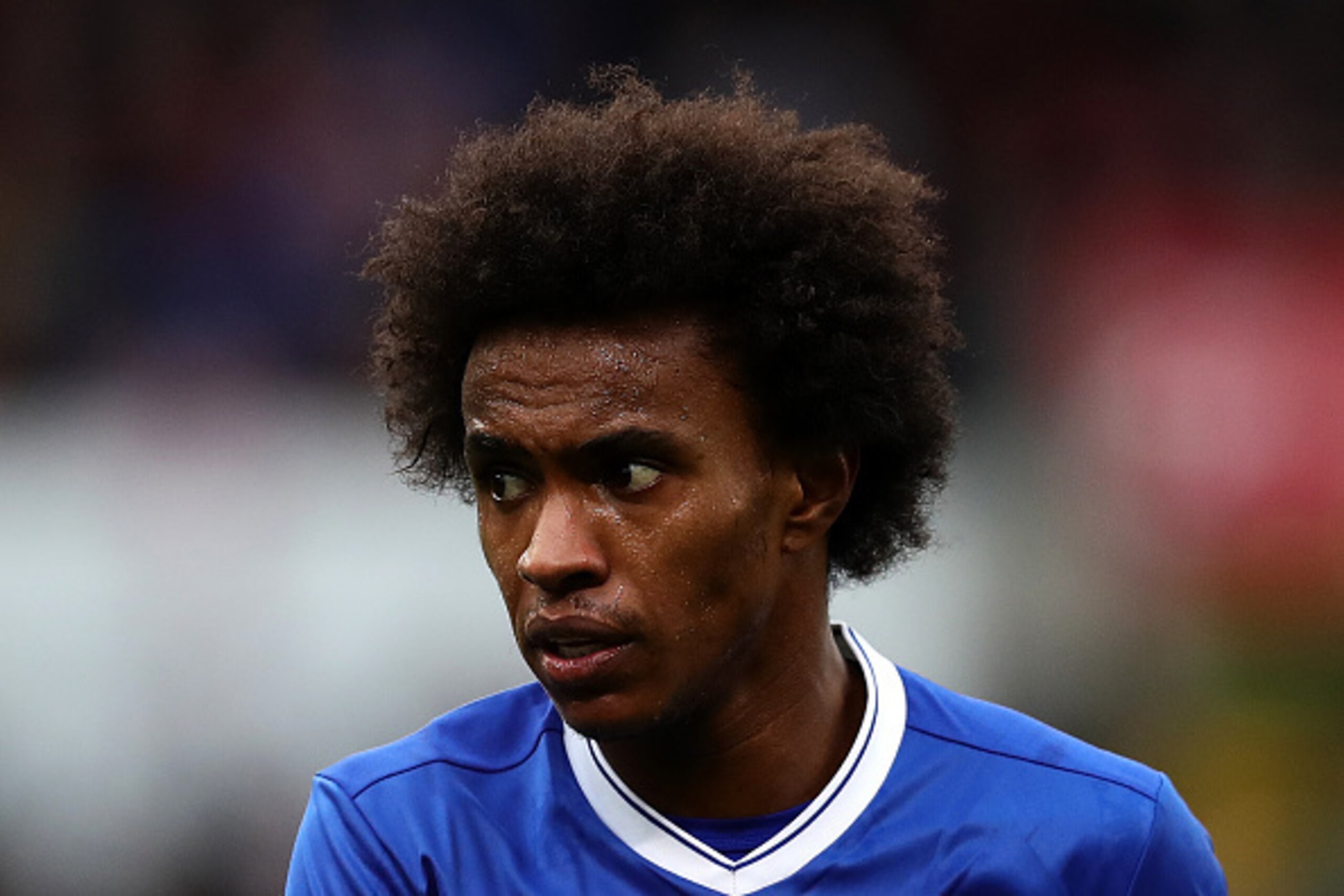 STOKE ON TRENT, ENGLAND - MARCH 18: Willian of Chelsea looks on during the Premier League match between Stoke City and Chelsea at Bet365 Stadium on March 18, 2017 in Stoke on Trent, England. (Photo by Chris Brunskill Ltd/Getty Images)