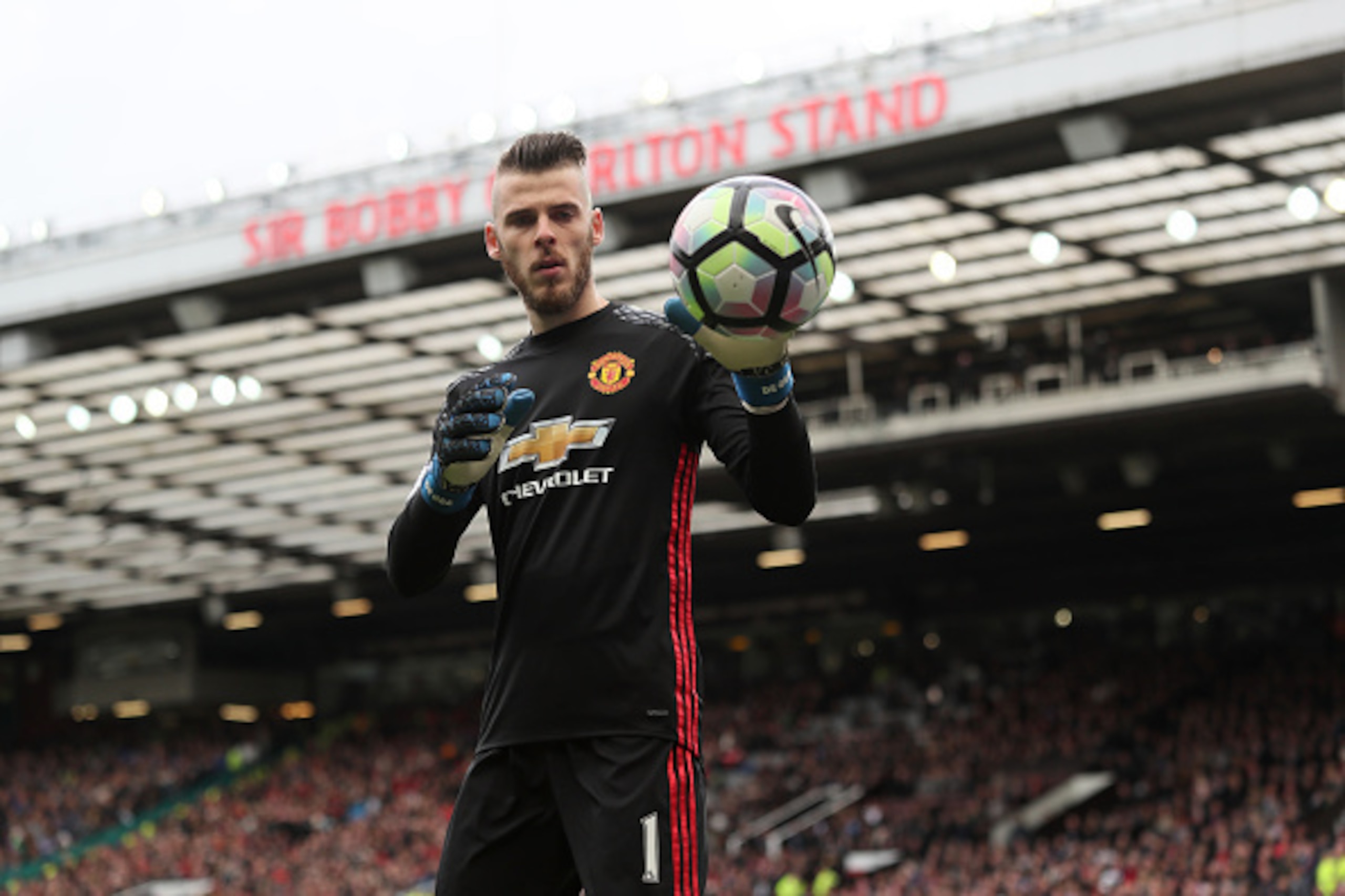 MANCHESTER, ENGLAND - APRIL 16: David De Gea of Manchester United looks on during the Premier League match between Manchester United and Chelsea at Old Trafford on April 16, 2017 in Manchester, England. (Photo by Matthew Ashton - AMA/Getty Images) MANCHESTER, ENGLAND - APRIL 16: David De Gea of Manchester United looks on during the Premier League match between Manchester United and Chelsea at Old Trafford on April 16, 2017 in Manchester, England. (Photo by Matthew Ashton - AMA/Getty Images)