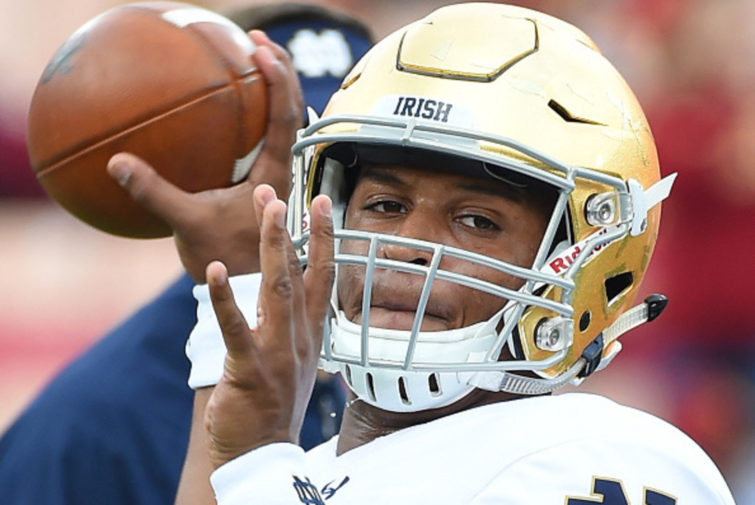 LOS ANGELES, CA - NOVEMBER 26:  DeShone Kizer #14 of the Notre Dame Fighting Irish warms up before the game against the USC Trojans at the Los Angeles Memorial Coliseum on November 26, 2016 in Los Angeles, CA.  (Photo by Jayne Kamin-Oncea/Getty Images)