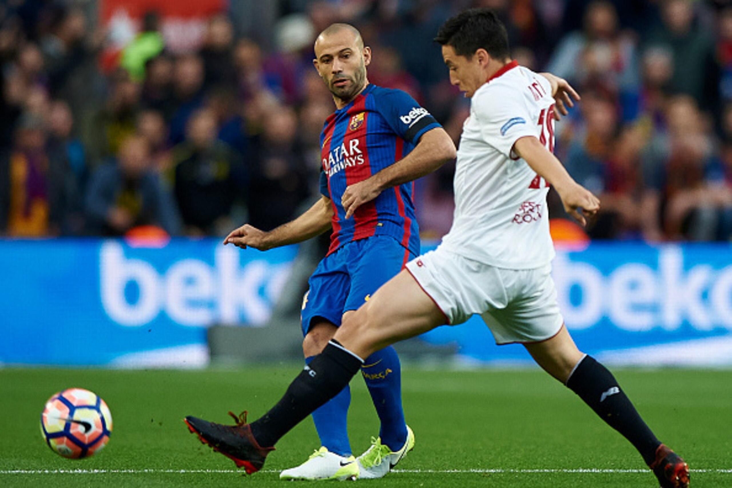 BARCELONA, SPAIN - APRIL 05: Javier Mascherano (L) of Barcelona competes for the ball with Samir Nasri of Sevilla during the La Liga match between FC Barcelona and Sevilla FC at Camp Nou Stadium on April 5, 2017 in Barcelona, Spain. (Photo by fotopress/ BARCELONA, SPAIN - APRIL 05: Javier Mascherano (L) of Barcelona competes for the ball with Samir Nasri of Sevilla during the La Liga match between FC Barcelona and Sevilla FC at Camp Nou Stadium on April 5, 2017 in Barcelona, Spain. (Photo by fotopress/