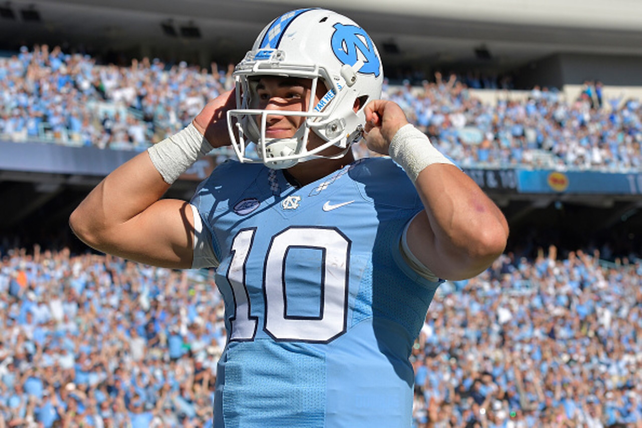 CHAPEL HILL, NC - NOVEMBER 05:  Mitch Trubisky #10 of the North Carolina Tar Heels in action against the Georgia Tech Yellow Jackets during the game at Kenan Stadium on November 5, 2016 in Chapel Hill, North Carolina.  (Photo by Grant Halverson/Getty Imag