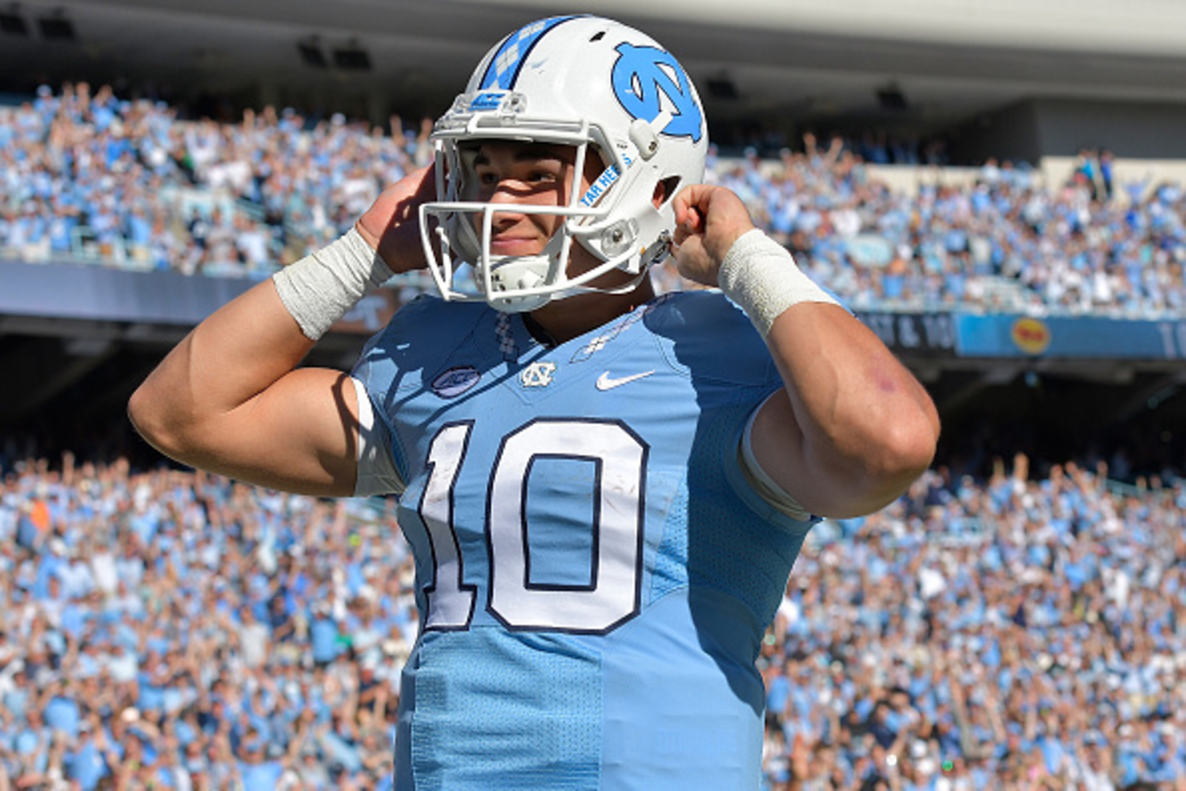 CHAPEL HILL, NC - NOVEMBER 05:  Mitch Trubisky #10 of the North Carolina Tar Heels in action against the Georgia Tech Yellow Jackets during the game at Kenan Stadium on November 5, 2016 in Chapel Hill, North Carolina.  (Photo by Grant Halverson/Getty Imag