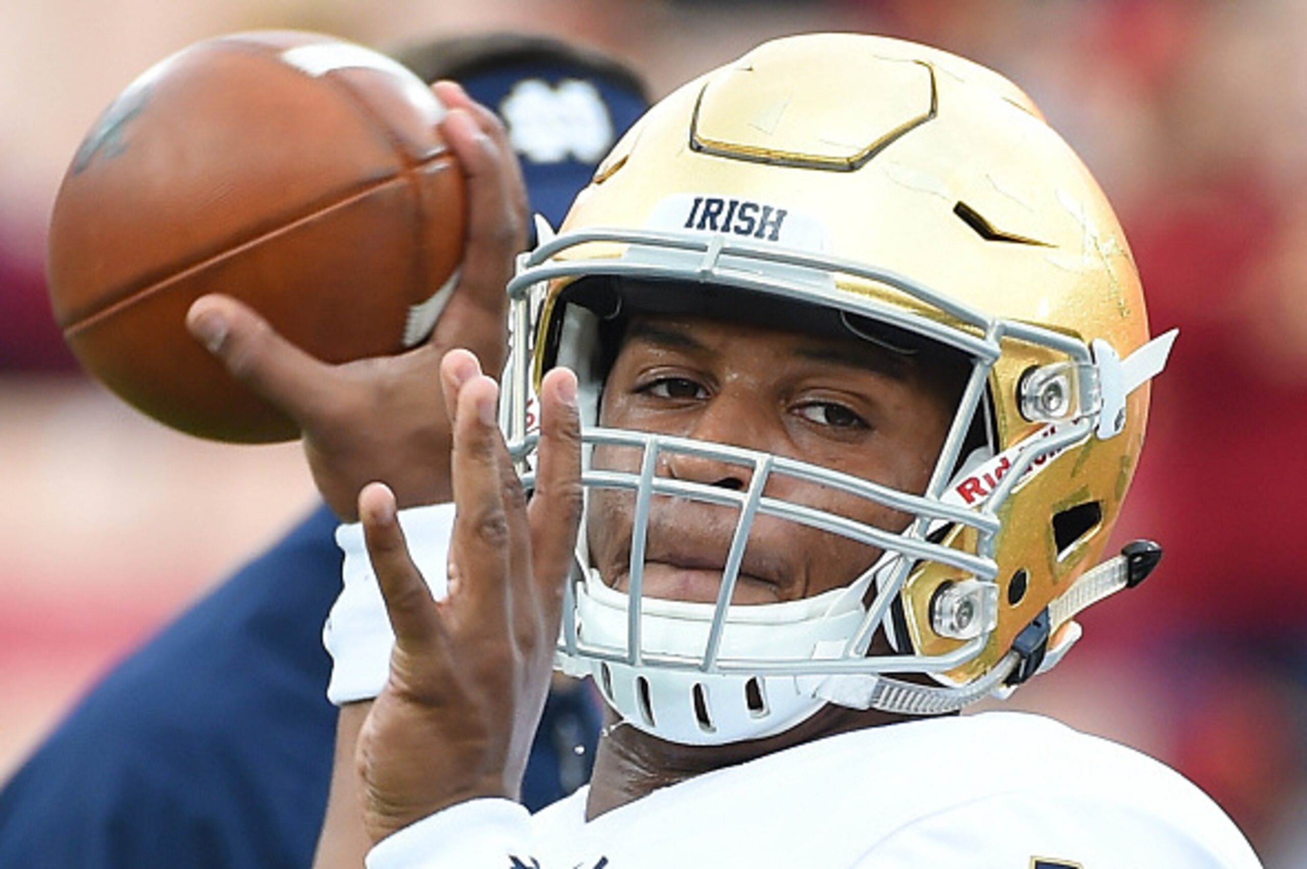 LOS ANGELES, CA - NOVEMBER 26: DeShone Kizer #14 of the Notre Dame Fighting Irish warms up before the game against the USC Trojans at the Los Angeles Memorial Coliseum on November 26, 2016 in Los Angeles, CA. (Photo by Jayne Kamin-Oncea/Getty Images) LOS ANGELES, CA - NOVEMBER 26: DeShone Kizer #14 of the Notre Dame Fighting Irish warms up before the game against the USC Trojans at the Los Angeles Memorial Coliseum on November 26, 2016 in Los Angeles, CA. (Photo by Jayne Kamin-Oncea/Getty Images)