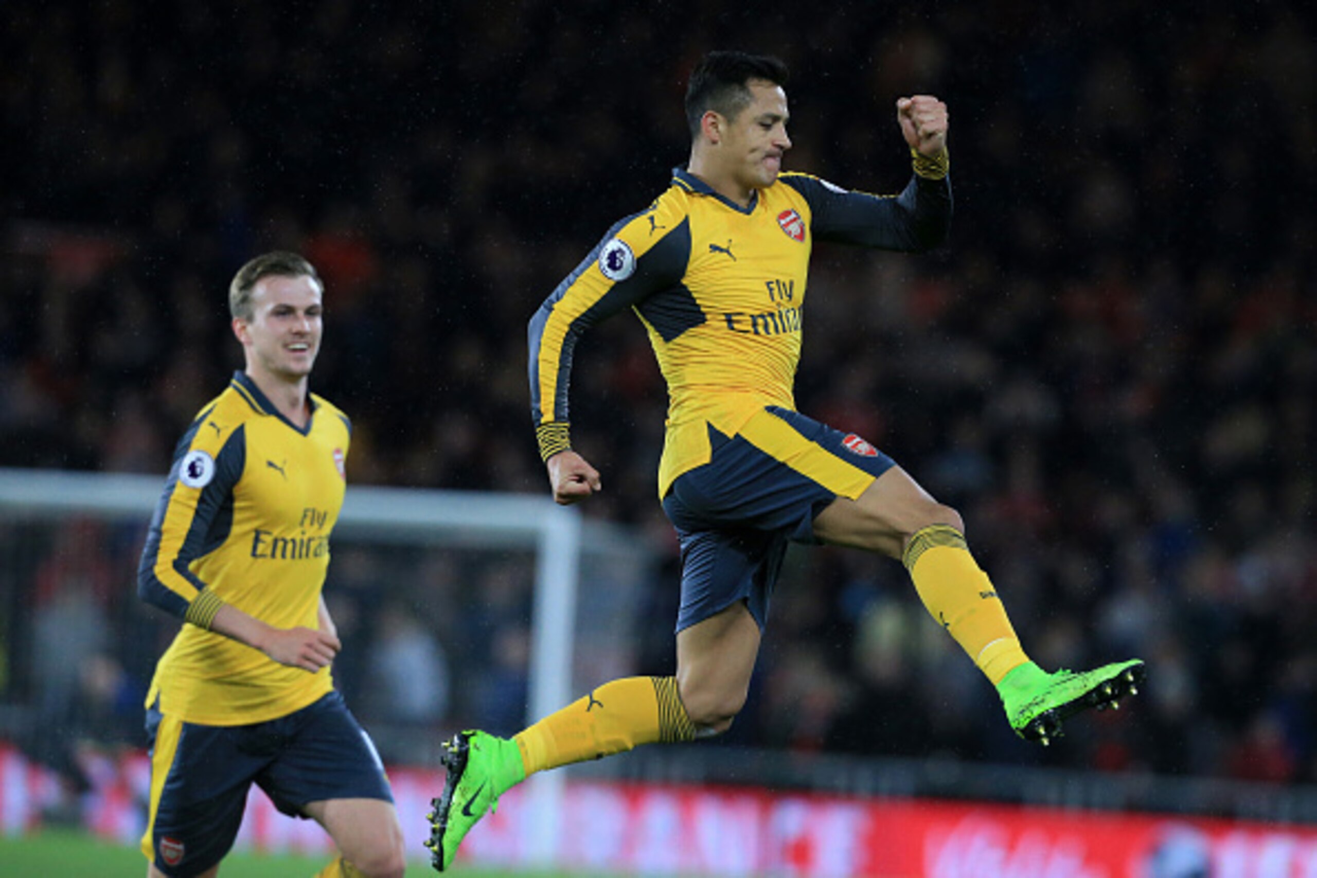 Arsenal's Chilean striker Alexis Sanchez celebrates scoring his team's first goal during the English Premier League football match between Middlesbrough and Arsenal at Riverside Stadium in Middlesbrough, northeast England on April 17, 2017. / AFP PHOTO / 