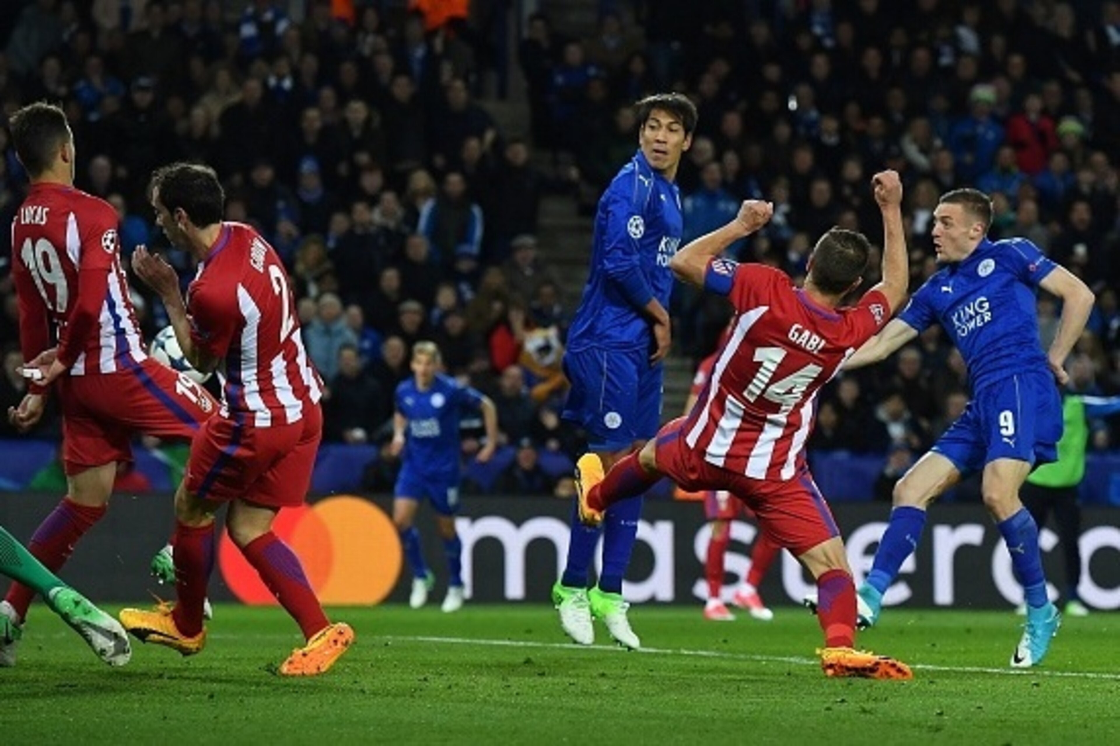 Leicester City's English striker Jamie Vardy (R) scores his team's first goal during the UEFA Champions League quarter-final second leg football match between Leicester City and Club Atletico de Madrid at the King Power stadium in Leicester on April 18, 2