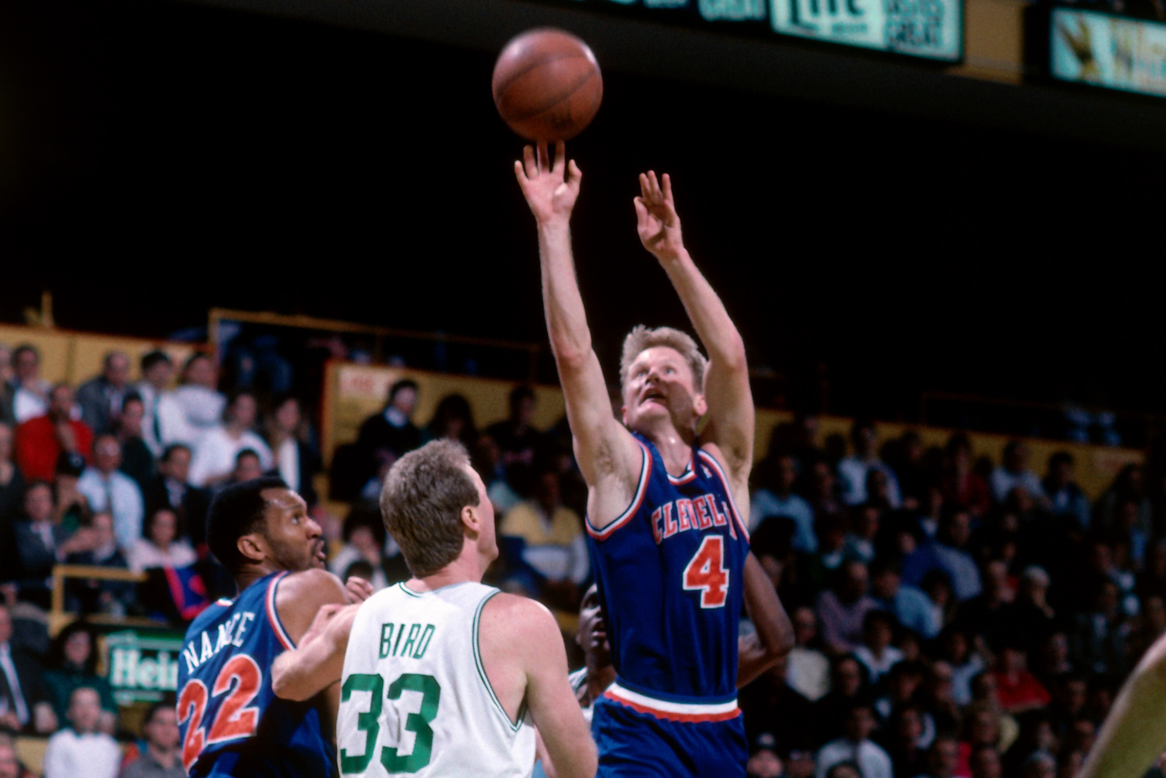 Kerr bounced around a few teams in the NBA before making his mark with the Chicago Bulls.