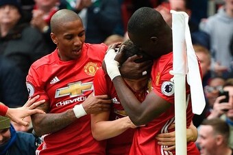 Manchester United's English midfielder Ashley Young (L) and Manchester United's Ivorian defender Eric Bailly (R) congratulate Manchester United's Spanish midfielder Ander Herrera (C) after Herrera scored their second goal during the English Premier League