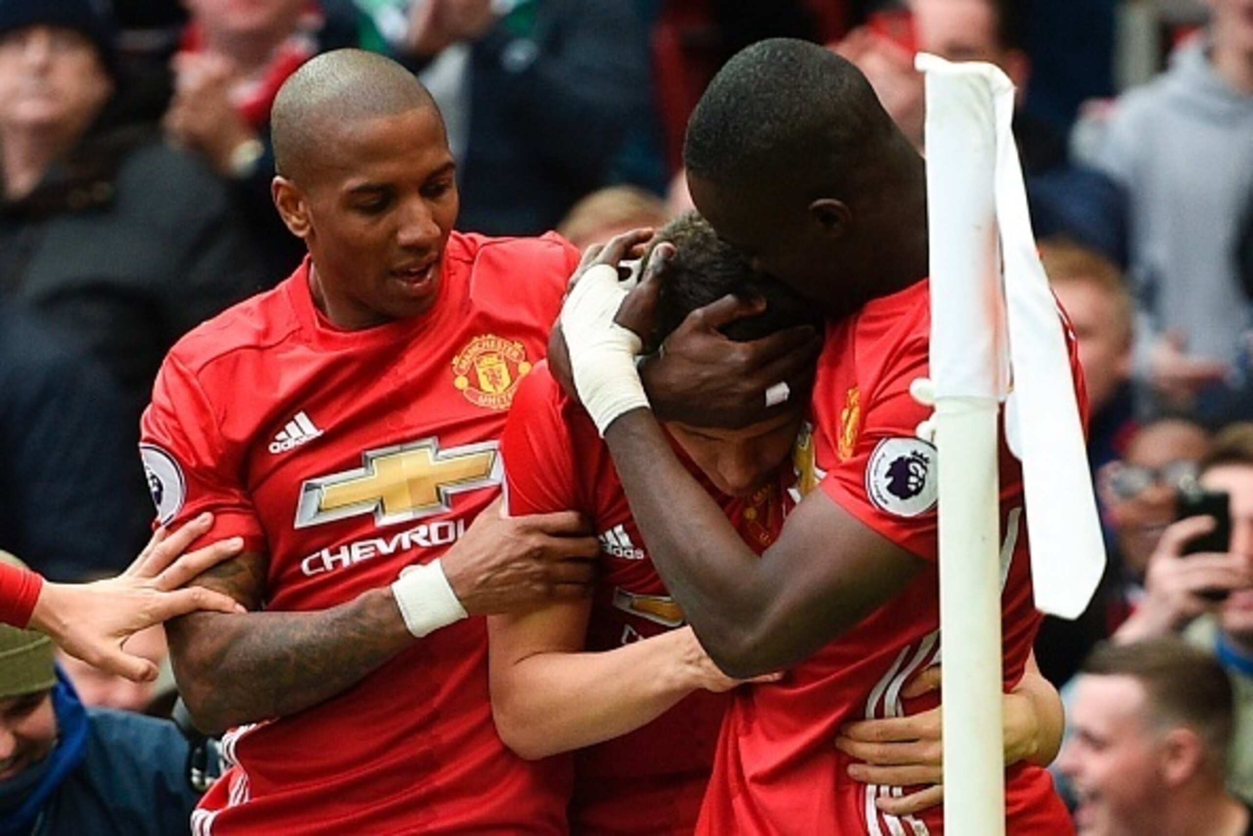 Manchester United's English midfielder Ashley Young (L) and Manchester United's Ivorian defender Eric Bailly (R) congratulate Manchester United's Spanish midfielder Ander Herrera (C) after Herrera scored their second goal during the English Premier League