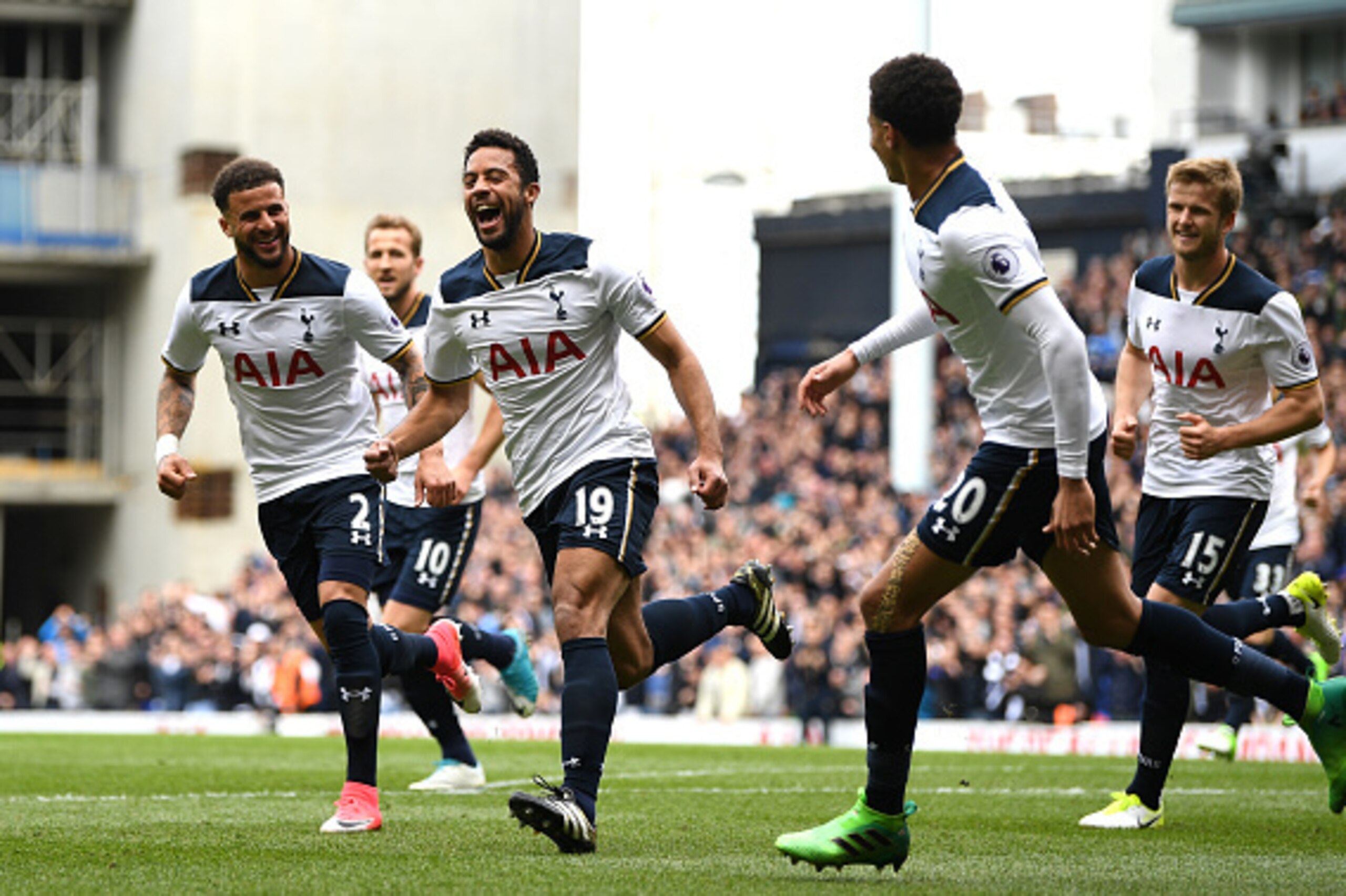 LONDON, ENGLAND - APRIL 15: Mousa Dembele of Tottenham Hotspur celebrates scoring his sides first goal with his Tottenham Hotspur team mates during the Premier League match between Tottenham Hotspur and AFC Bournemouth at White Hart Lane on April 15, 201 LONDON, ENGLAND - APRIL 15: Mousa Dembele of Tottenham Hotspur celebrates scoring his sides first goal with his Tottenham Hotspur team mates during the Premier League match between Tottenham Hotspur and AFC Bournemouth at White Hart Lane on April 15, 201