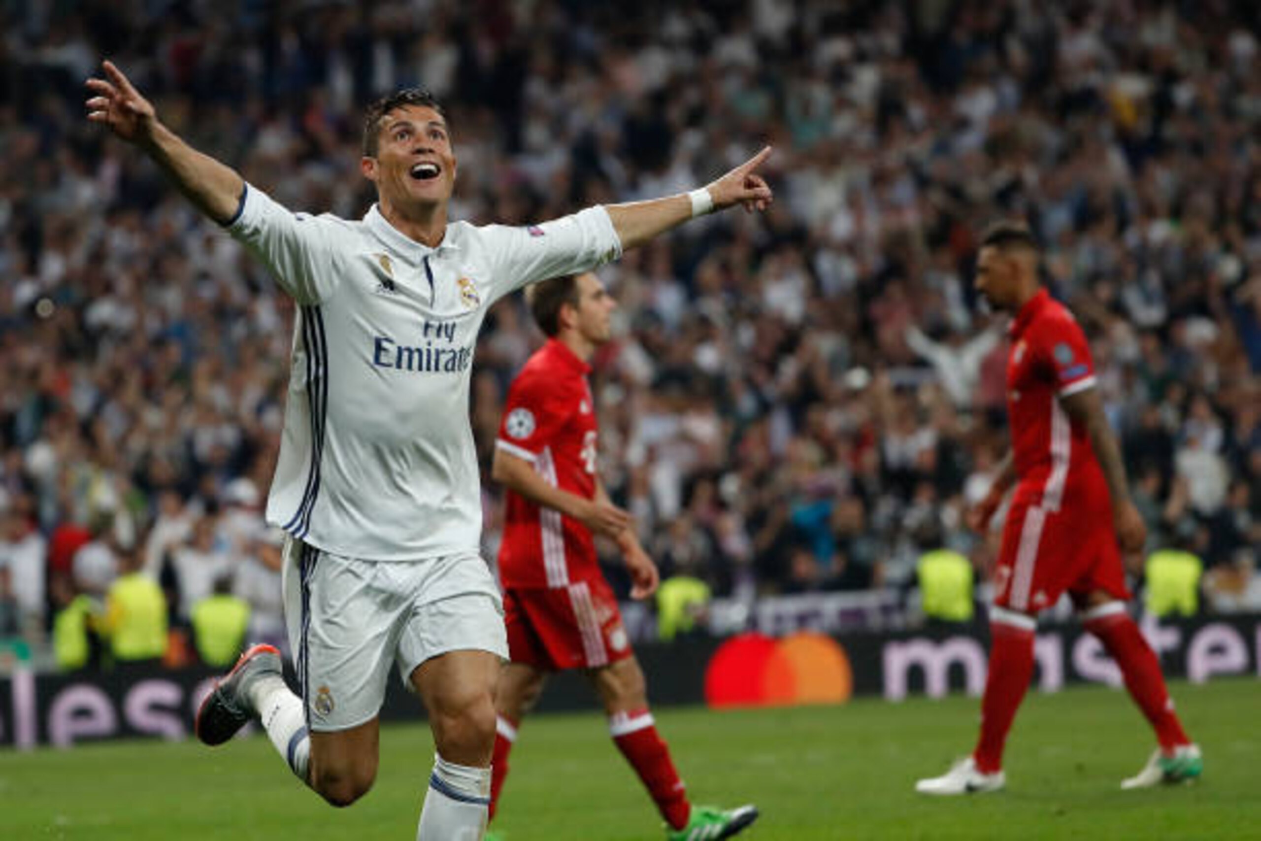 MADRID, SPAIN - APRIL 18: Cristiano Ronaldo of Real Madrid celebrates after scoring a goal during the UEFA Champions League Quarter Final second leg match between Real Madrid CF and FC Bayern Muenchen at Estadio Santiago Bernabeu on April 18, 2017 in Madr