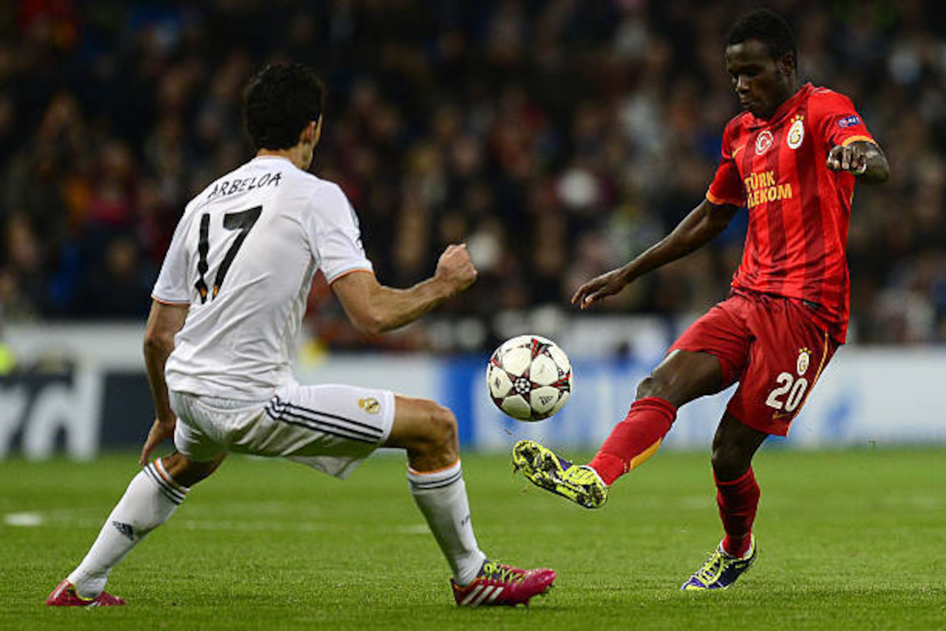 Galatasaray's Portuguese midfielder Bruma (R) vies with Real Madrid's defender Alvaro Arbeloa during the UEFA Champions League football match Real Madrid CF vs Galatasaray SK at the Santiago Bernabeu stadium in Madrid on November 27, 2013.  AFP PHOTO/ JAV