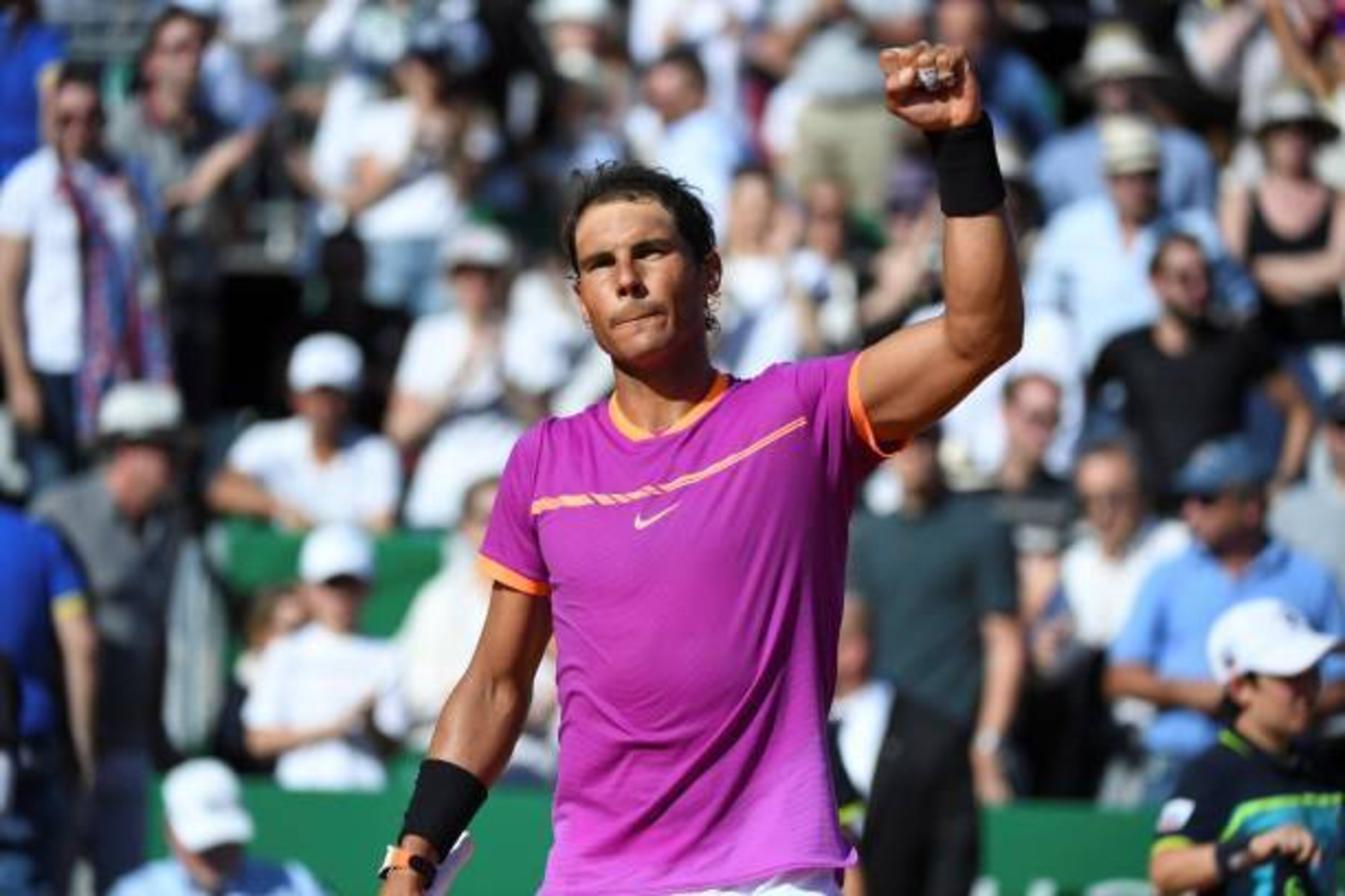 Spain's Rafael Nadal celebrates after victory on German Alexander Zverev after their match at the Monte-Carlo ATP Masters Series tennis tournament on April 20, 2017 in Monaco. / AFP PHOTO / Yann COATSALIOU        (Photo credit should read YANN COATSALIOU/