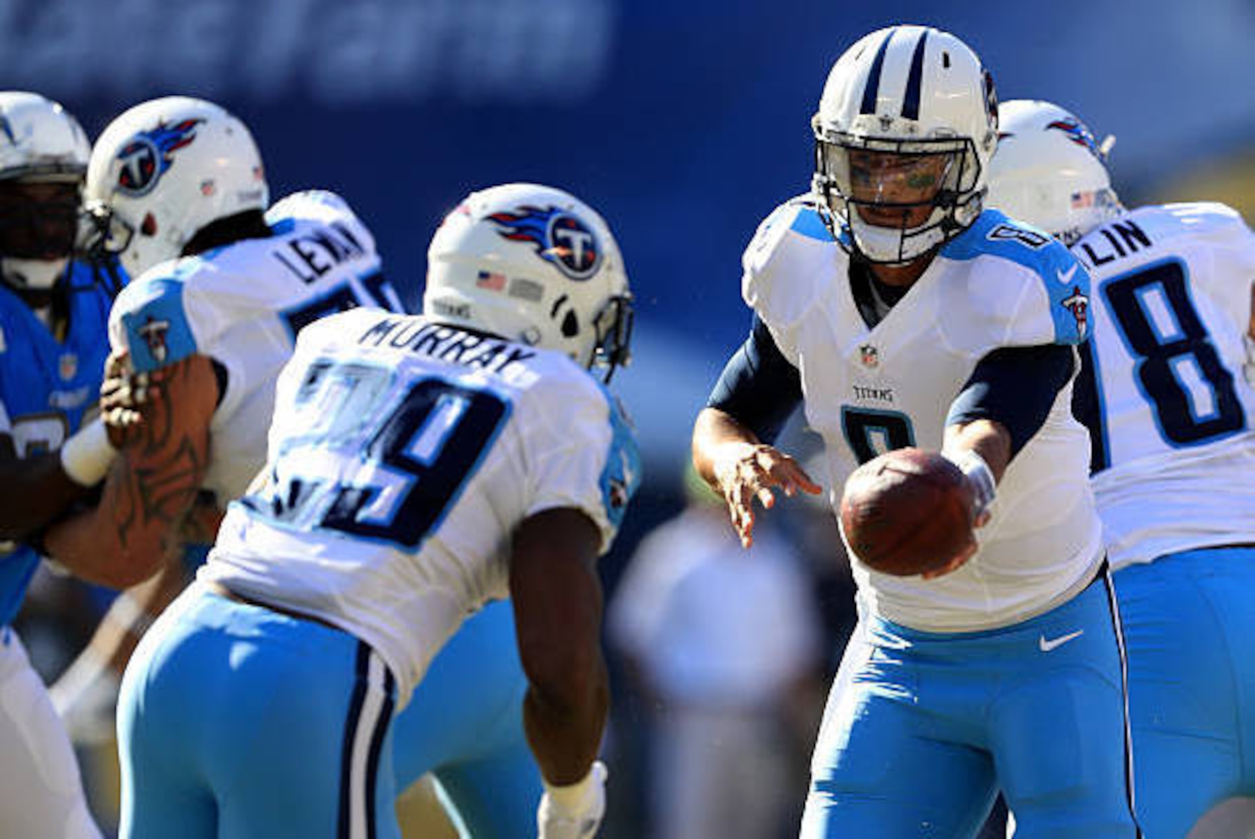 SAN DIEGO, CA - NOVEMBER 06:   Marcus Mariota #8 hands off to  DeMarco Murray #29 of the Tennessee Titans in the first half against the San Diego Chargers at Qualcomm Stadium on November 6, 2016 in San Diego, California.  (Photo by Sean M. Haffey/Getty Im