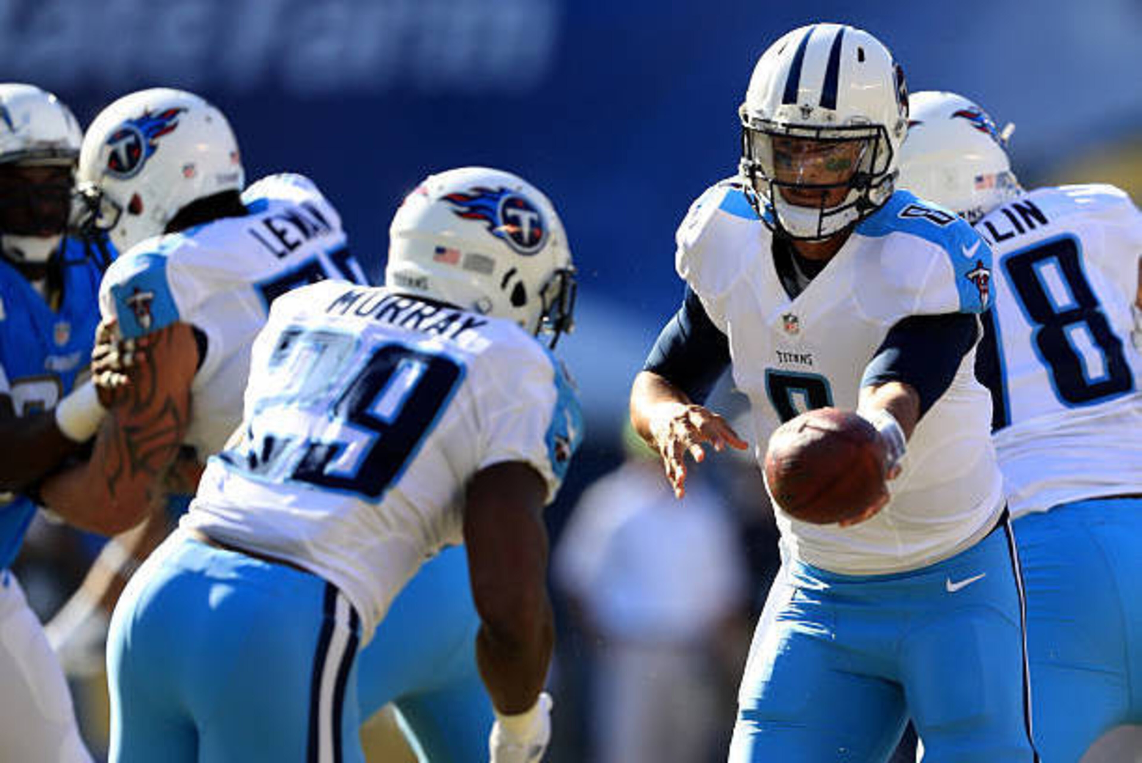 SAN DIEGO, CA - NOVEMBER 06:   Marcus Mariota #8 hands off to  DeMarco Murray #29 of the Tennessee Titans in the first half against the San Diego Chargers at Qualcomm Stadium on November 6, 2016 in San Diego, California.  (Photo by Sean M. Haffey/Getty Im