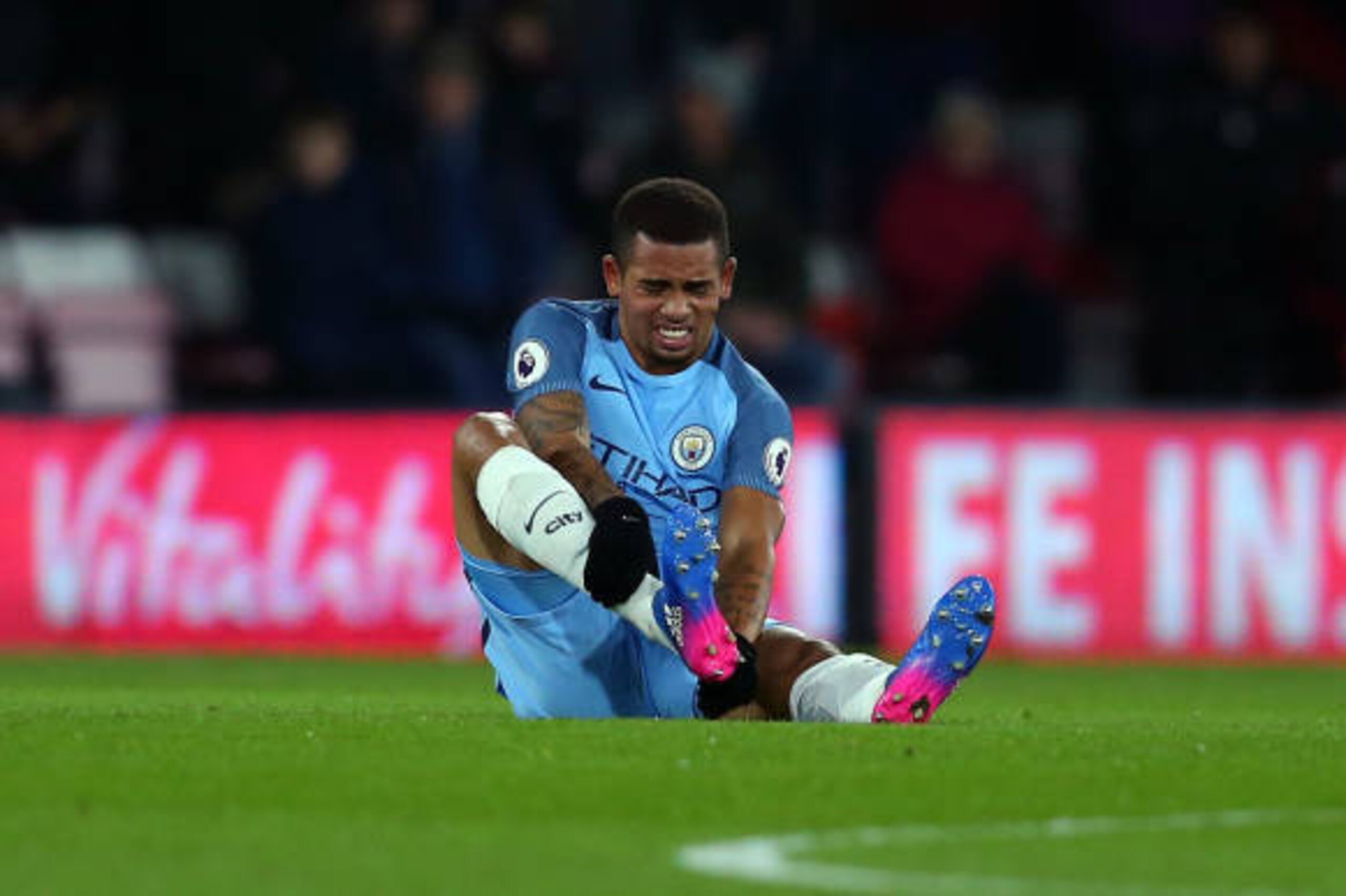BOURNEMOUTH, ENGLAND - FEBRUARY 13: An injured Gabriel Jesus of Manchester City holds his leg during the Premier League match between AFC Bournemouth and Manchester City at Vitality Stadium on February 13, 2017 in Bournemouth, England. (Photo by Catherine