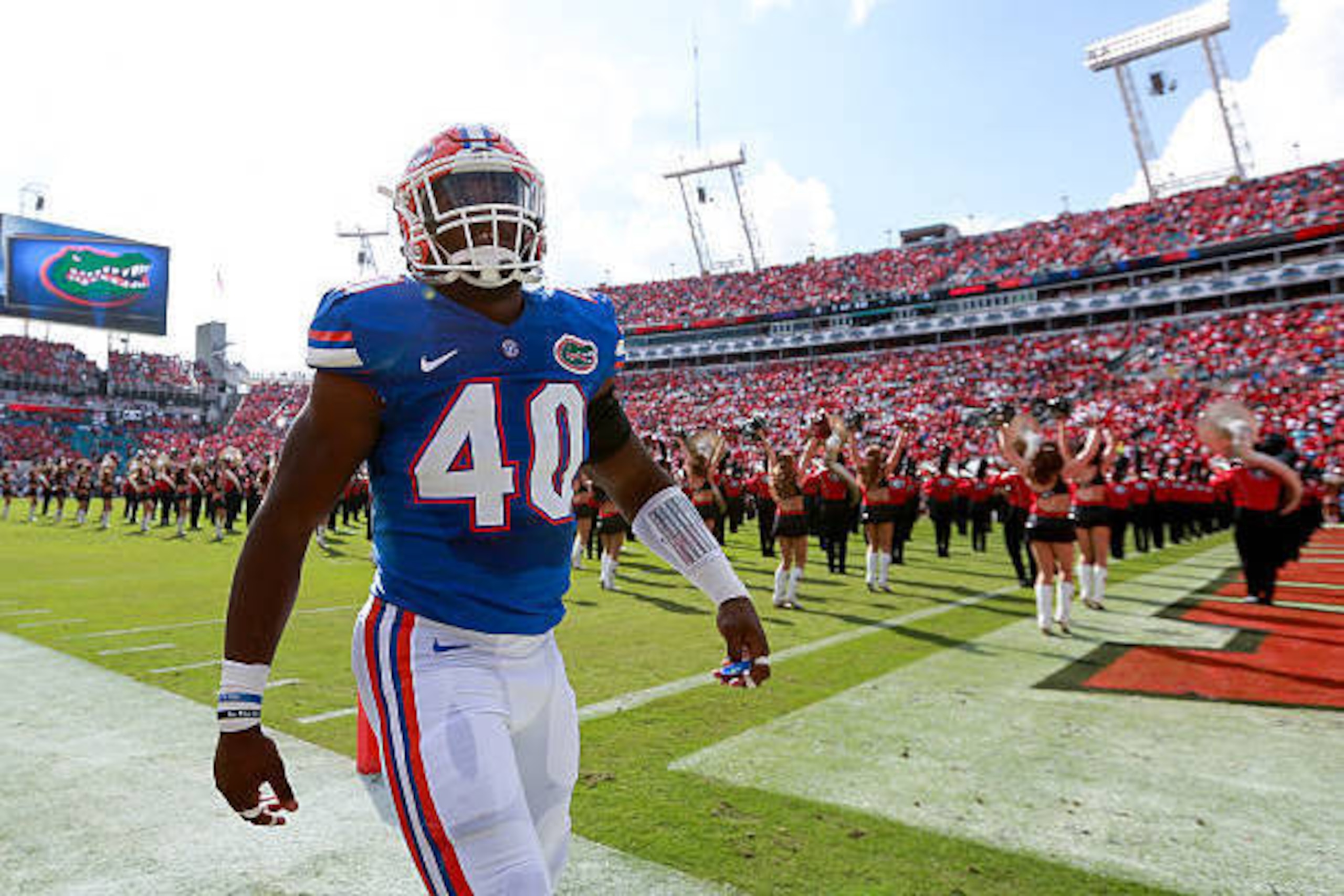JACKSONVILLE, FL - OCTOBER 29: Jarrad Davis #40 of the Florida Gators before the game against the Georgia Bulldogs at EverBank Field on October 29, 2016 in Jacksonville, Florida. (Photo by Rob Foldy/Getty Images)