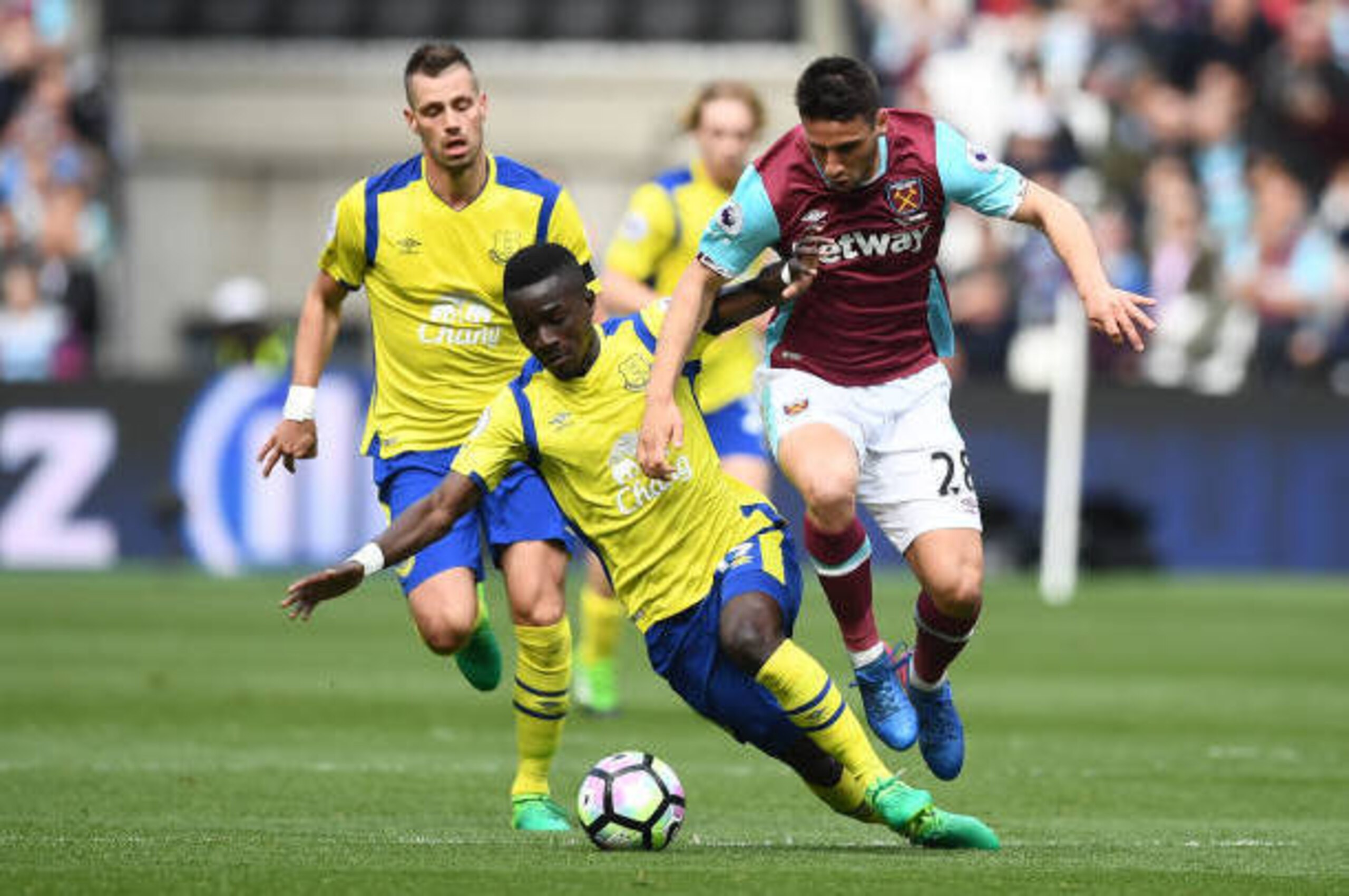 Everton's Senegalese midfielder Idrissa Gueye (L) tackles West Ham United's Argentinian striker Jonathan Calleri during the English Premier League football match between West Ham United and Everton at The London Stadium, in east London on April 22, 2017. 