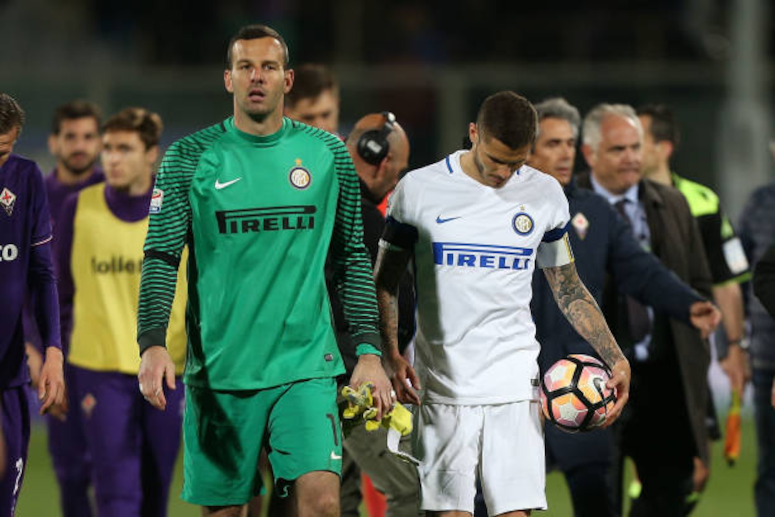 FLORENCE, ITALY - APRIL 22: Mauro Icardi of FC Internazionale shows his dejection during the Serie A match between ACF Fiorentina v FC Internazionale at Stadio Artemio Franchi on April 22, 2017 in Florence, Italy.  (Photo by Gabriele Maltinti/Getty Images