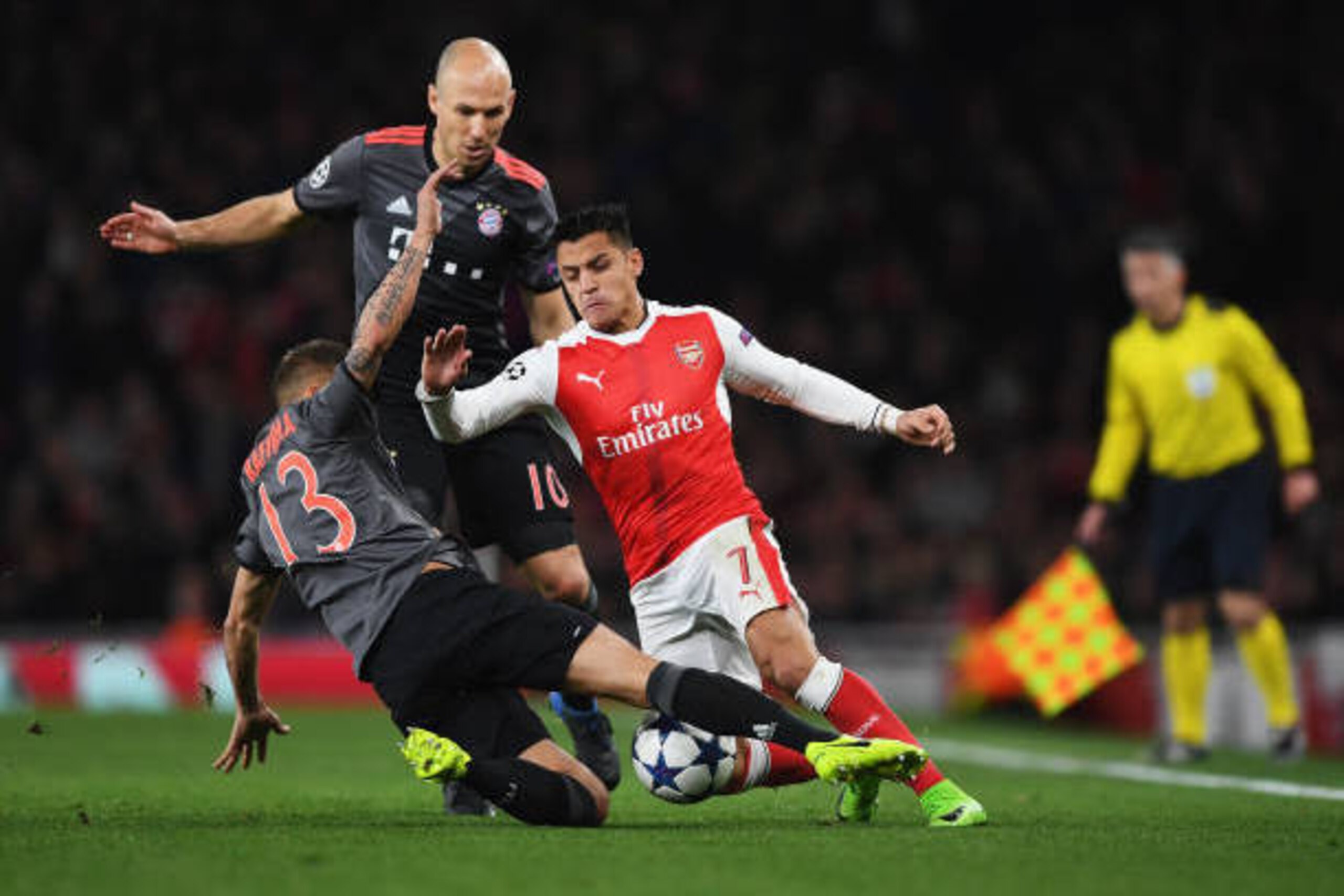 LONDON, ENGLAND - MARCH 07: Alexis Sanchez of Arsenal battles with Rafinha (13) and Arjen Robben of Bayern Muenchen during the UEFA Champions League Round of 16 second leg match between Arsenal FC and FC Bayern Muenchen at Emirates Stadium on March 7, 20 LONDON, ENGLAND - MARCH 07: Alexis Sanchez of Arsenal battles with Rafinha (13) and Arjen Robben of Bayern Muenchen during the UEFA Champions League Round of 16 second leg match between Arsenal FC and FC Bayern Muenchen at Emirates Stadium on March 7, 20