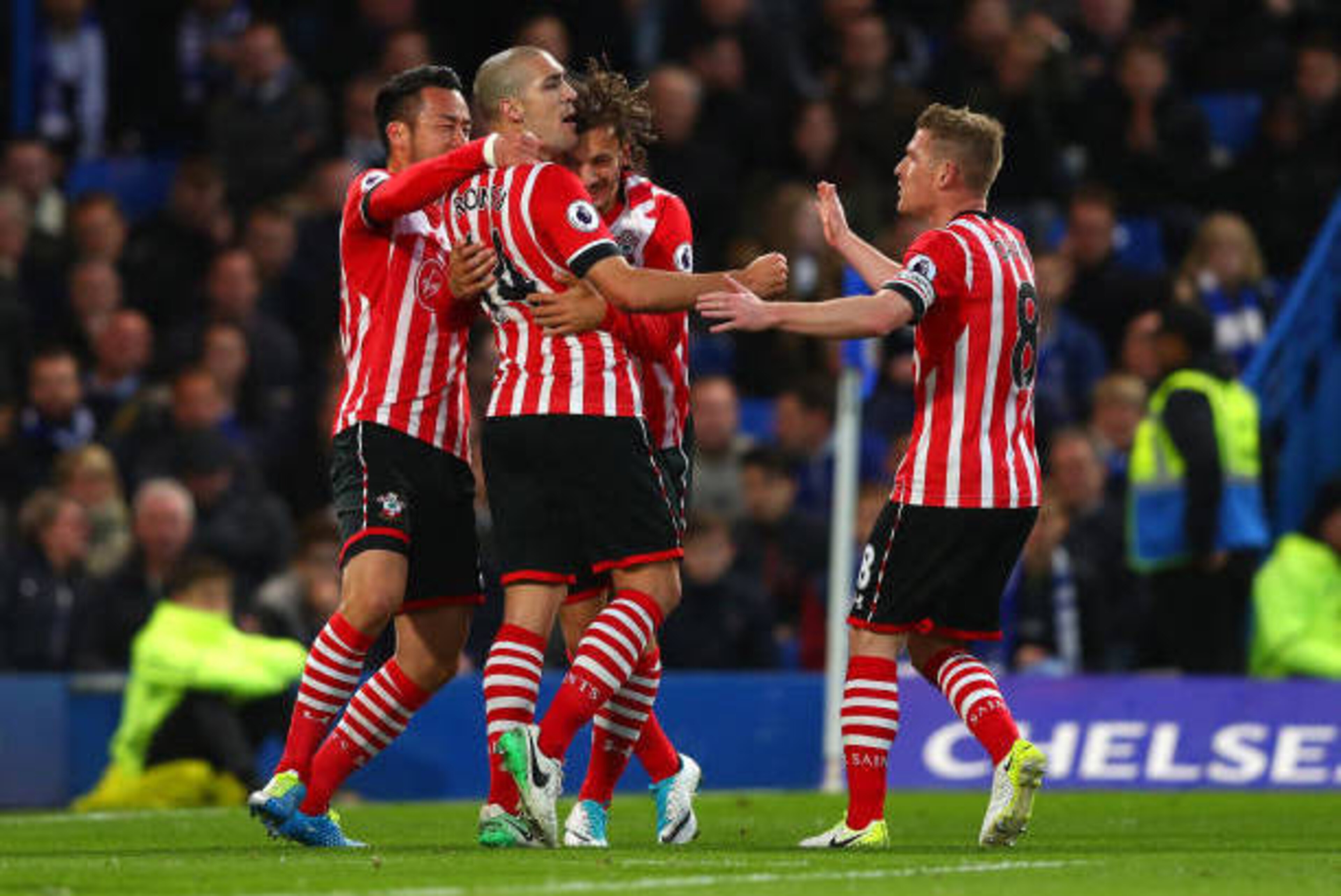 LONDON, ENGLAND - APRIL 25: Oriol Romeu of Southampton (14) celebrates as he scores their first goal with team mates during the Premier League match between Chelsea and Southampton at Stamford Bridge on April 25, 2017 in London, England. (Photo by Clive LONDON, ENGLAND - APRIL 25: Oriol Romeu of Southampton (14) celebrates as he scores their first goal with team mates during the Premier League match between Chelsea and Southampton at Stamford Bridge on April 25, 2017 in London, England. (Photo by Clive