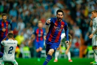 TOPSHOT - Barcelona's Argentinian forward Lionel Messi celebrates after scoring during the Spanish league Clasico football match Real Madrid CF vs FC Barcelona at the Santiago Bernabeu stadium in Madrid on April 23, 2017. / AFP PHOTO / OSCAR DEL POZO     