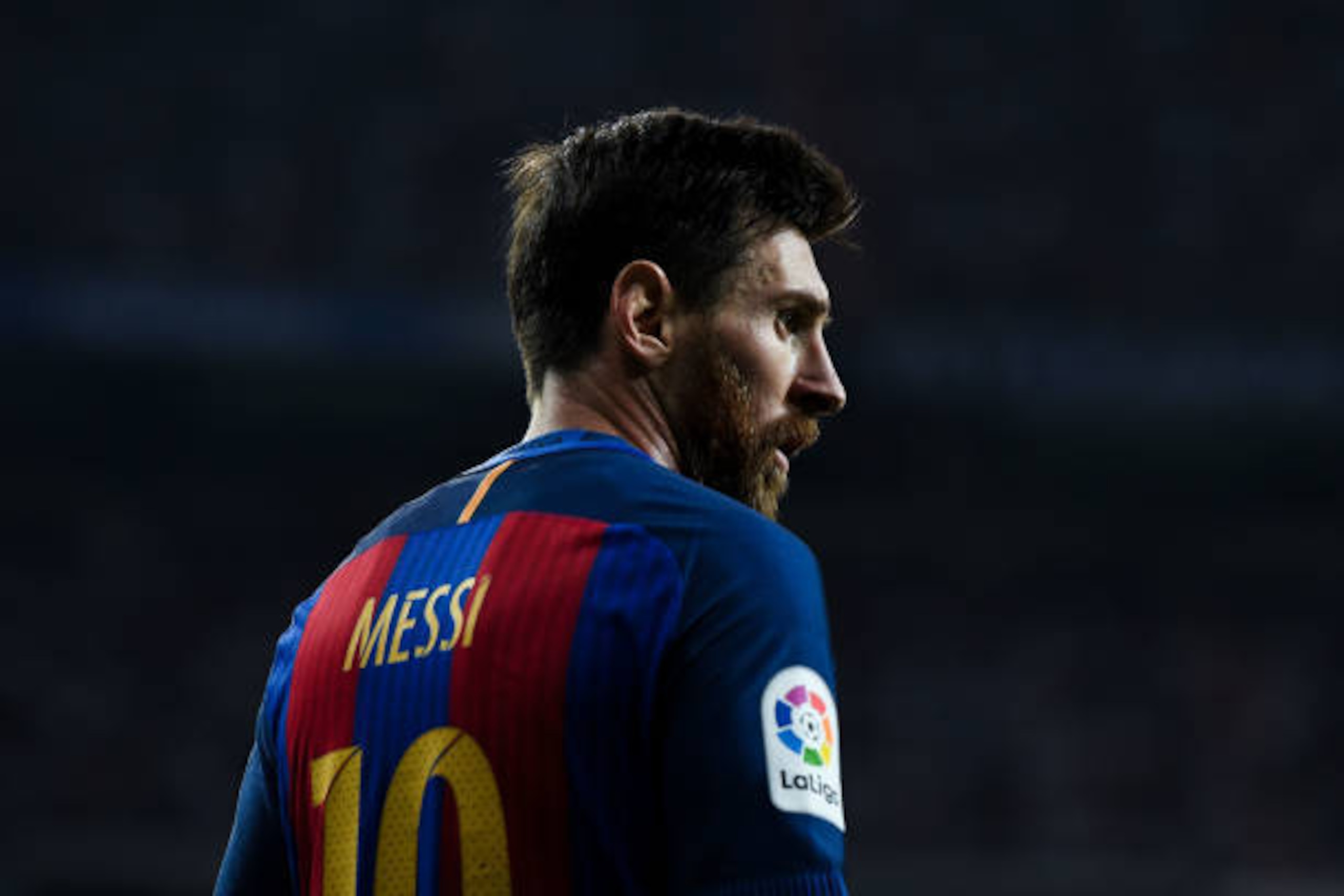 MADRID, SPAIN - APRIL 23:  Lionel Messi of FC Barcelona looks on during the La Liga match between Real Madrid CF and FC Barcelona at the Santiago Bernabeu stadium on April 23, 2017 in Madrid, Spain.  (Photo by David Ramos/Getty Images)