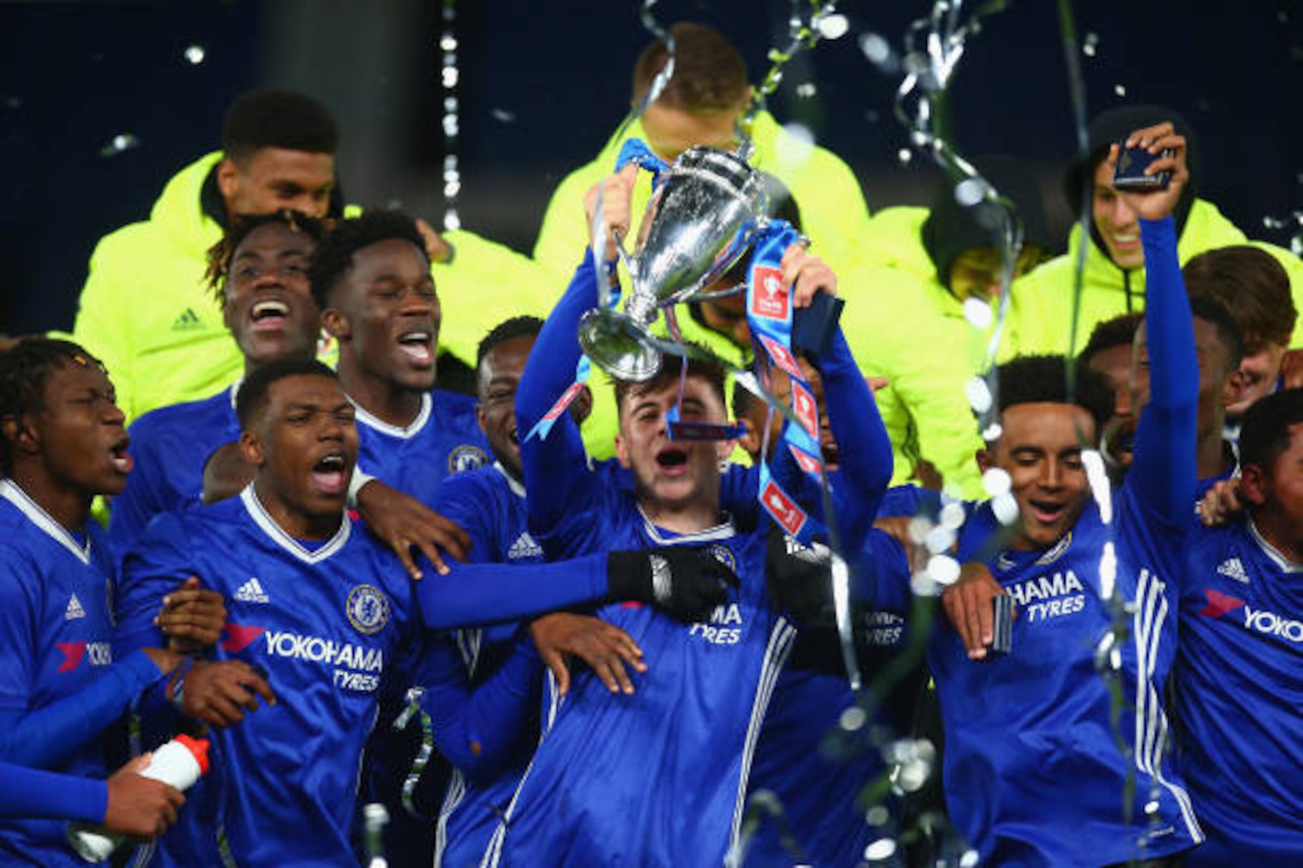 LONDON, ENGLAND - APRIL 26:  Mason Mount of Chelsea lifts the trophy as Chelsea celebrate victory in the FA Youth Cup Final, second leg between Chelsea and Mancherster City at Stamford Bridge on April 26, 2017 in London, England.  (Photo by Jordan Mansfie