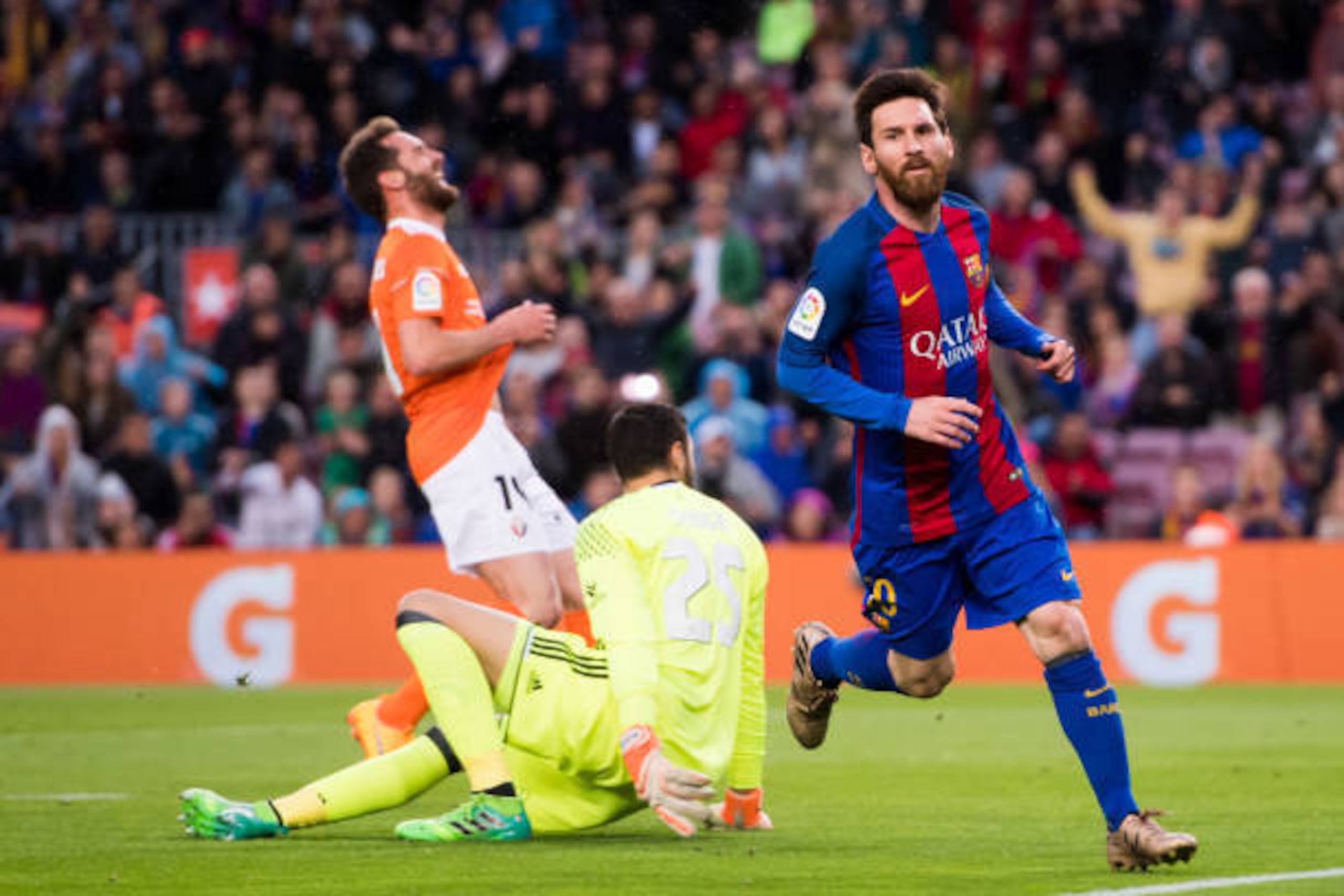 BARCELONA, SPAIN - APRIL 26:  Lionel Messi of FC Barcelona celebrates after scoring the opening goal during the La Liga match between FC Barcelona and CA Osasuna at Camp Nou stadium on April 26, 2017 in Barcelona, Spain.  (Photo by Alex Caparros/Getty Ima