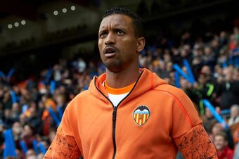 VALENCIA, SPAIN - FEBRUARY 19:  Nani of Valencia enters the field before the La Liga match between Valencia CF and Athletic Club at Mestalla Stadium on February 19, 2017 in Valencia, Spain.  (Photo by Manuel Queimadelos Alonso/Getty Images)