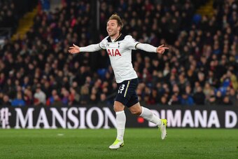Tottenham Hotspur's Danish midfielder Christian Eriksen celebrates scoring the opening goal during the English Premier League football match between Crystal Palace and Tottenham Hotspur at Selhurst Park in south London on April 26, 2017. / AFP PHOTO / Ben