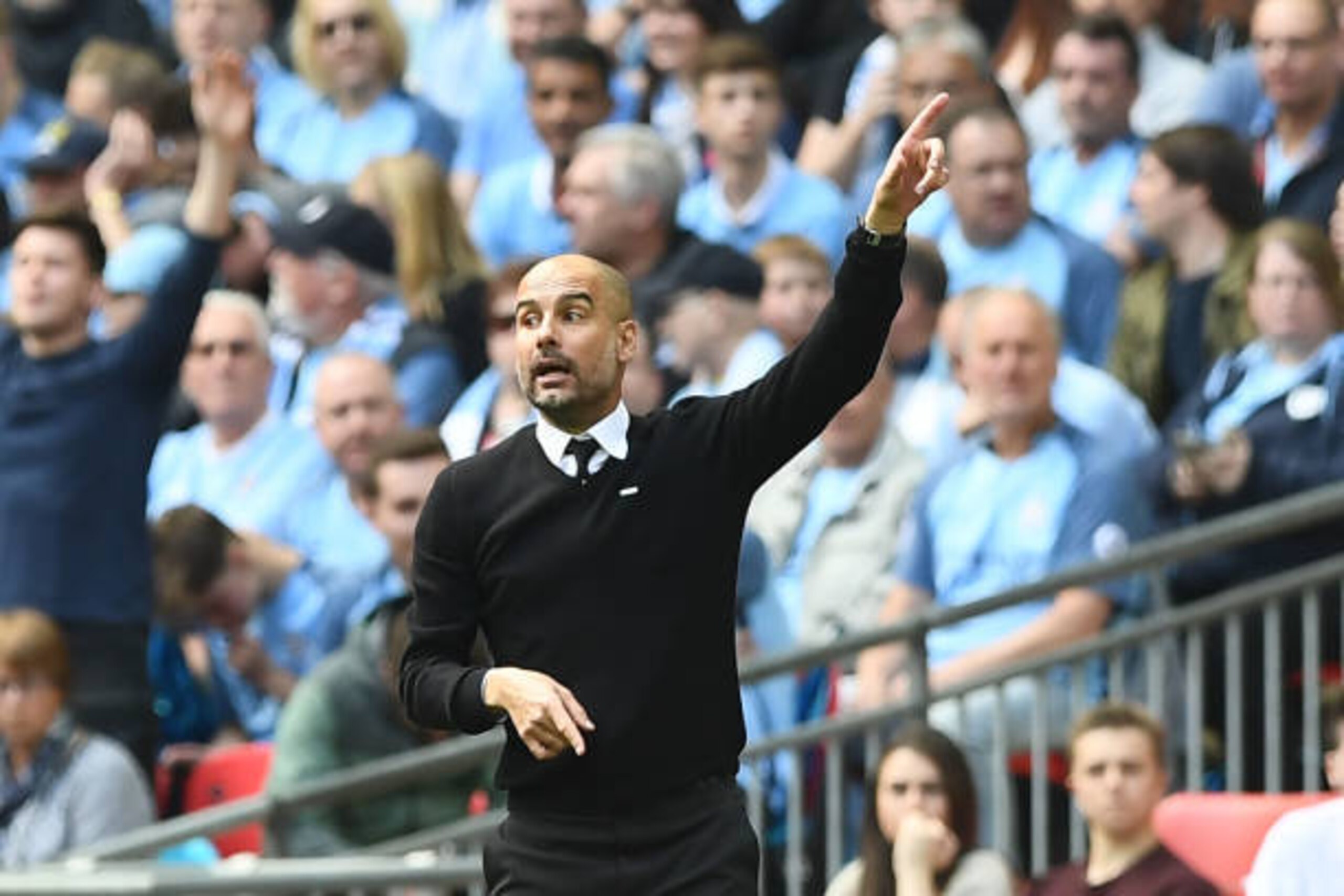 Manchester City's Spanish manager Pep Guardiola gestures on the touchline during the FA Cup semi-final football match between Arsenal and Manchester City at Wembley stadium in London on April 23, 2017. / AFP PHOTO / Justin TALLIS / NOT FOR MARKETING OR AD