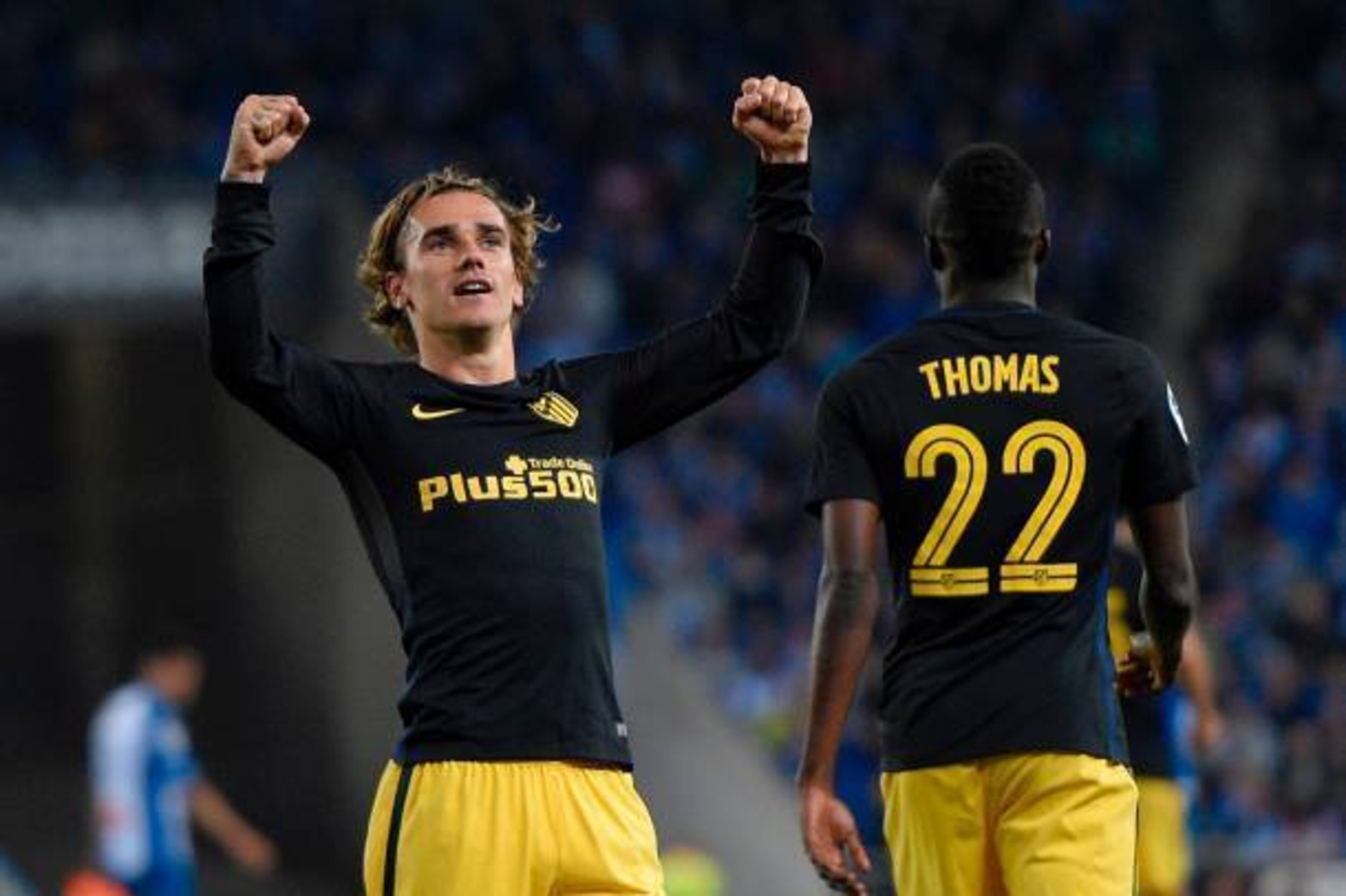 Atletico Madrid's French forward Antoine Griezmann celebrates after scoring a goal during the Spanish league football match RCD Espanyol vs Club Atletico de Madrid at the RCDE Stadium in Cornella de Llobregat on April 22, 2017. / AFP PHOTO / LLUIS GENE   