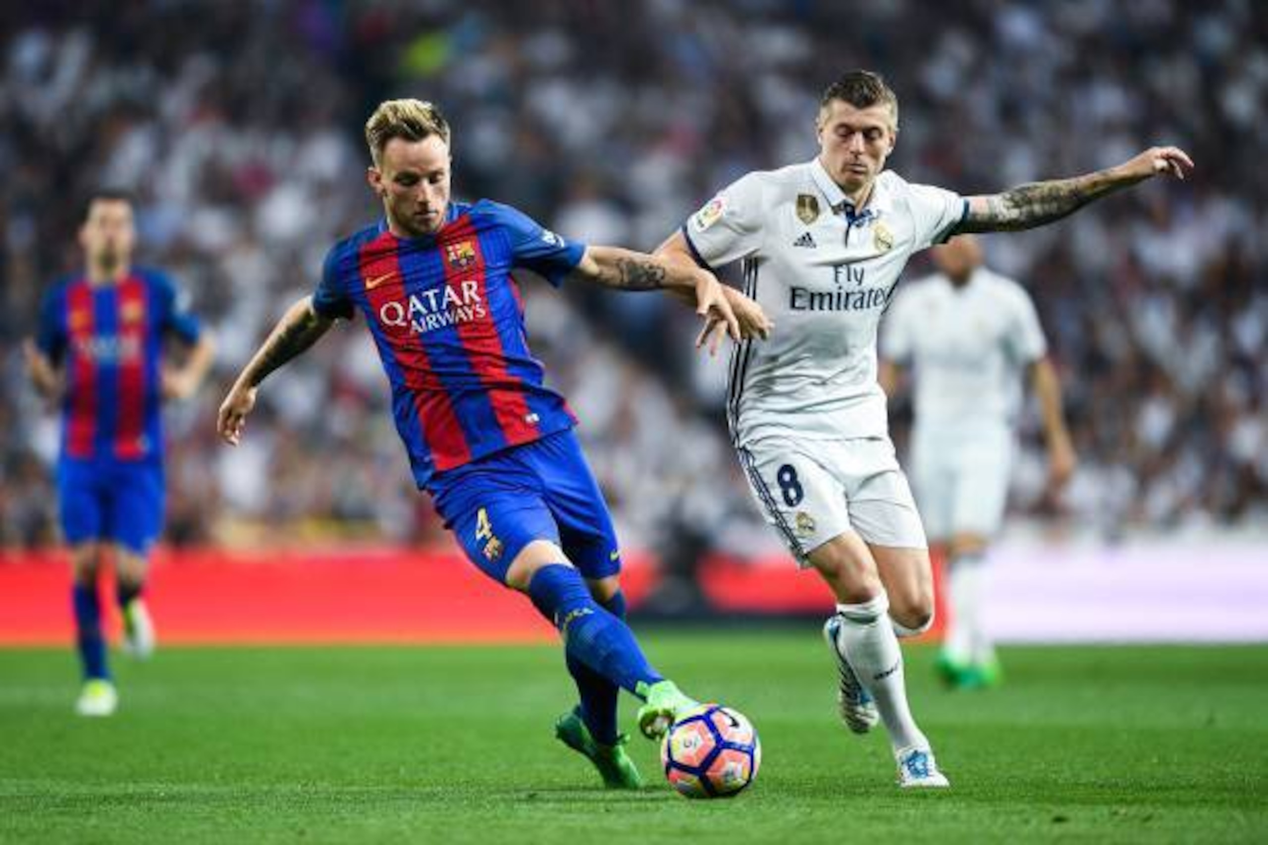 MADRID, SPAIN - APRIL 23:  Ivan Rakitic of FC Barcelona competes for the ball with Toni Kroos of Real Madrid CF during the La Liga match between Real Madrid CF and FC Barcelona at the Santiago Bernabeu stadium on April 23, 2017 in Madrid, Spain.  (Photo b