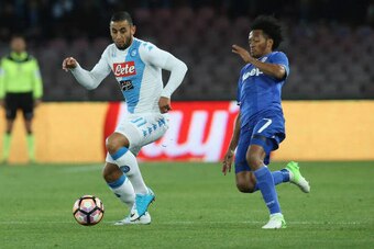 NAPLES, ITALY - APRIL 02:  Faouzi Ghoulam of Napoli competes for the ball with Juan Cadrado of Juventus during the Serie A match between SSC Napoli and Juventus FC at Stadio San Paolo on April 2, 2017 in Naples, Italy.  (Photo by Maurizio Lagana/Getty Ima