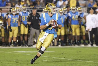PASADENA, CA - OCTOBER 01:  Josh Rosen #3 of the UCLA Bruins makes a throw during the game against the Arizona Wildcats at Rose Bowl on October 1, 2016 in Pasadena, California.  (Photo by Leon Bennett/Getty Images)