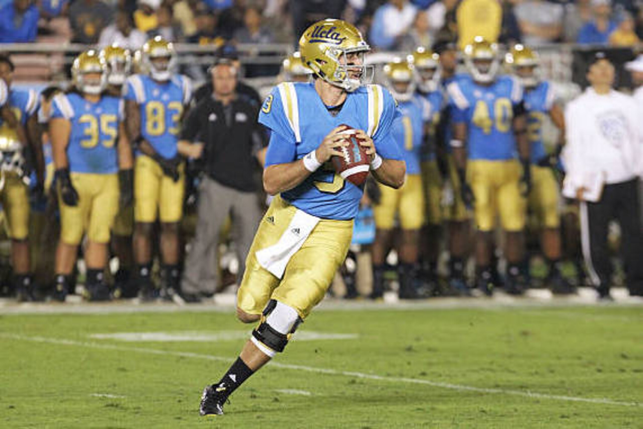 PASADENA, CA - OCTOBER 01:  Josh Rosen #3 of the UCLA Bruins makes a throw during the game against the Arizona Wildcats at Rose Bowl on October 1, 2016 in Pasadena, California.  (Photo by Leon Bennett/Getty Images)