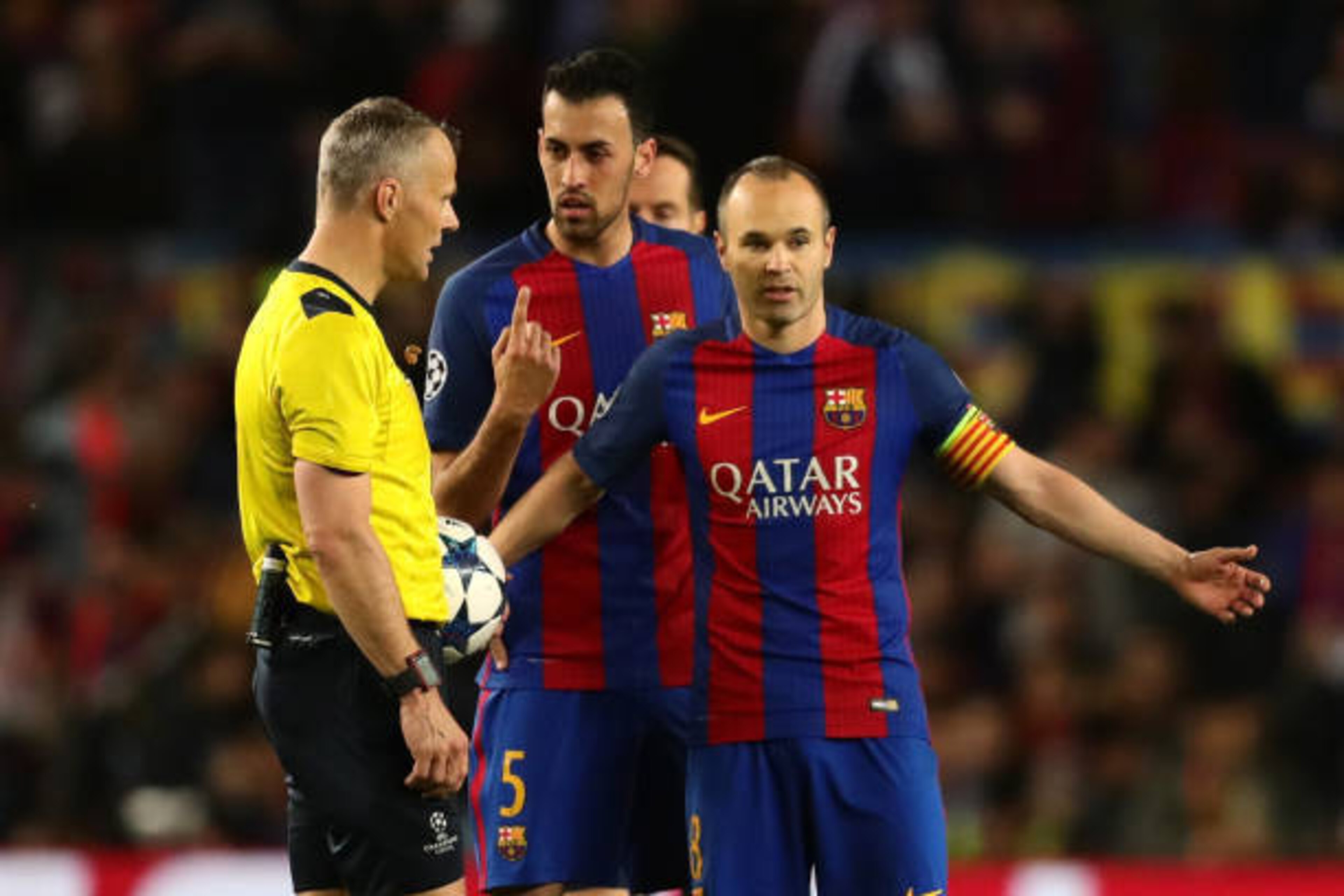 BARCELONA, SPAIN - APRIL 19:  Andres Iniesta and Sergio Busquets of FC Barcelona speak to Referee Bjoern Kuipers at half time during the UEFA Champions League Quarter Final second leg match between FC Barcelona and Juventus at Camp Nou on April 19, 2017 i