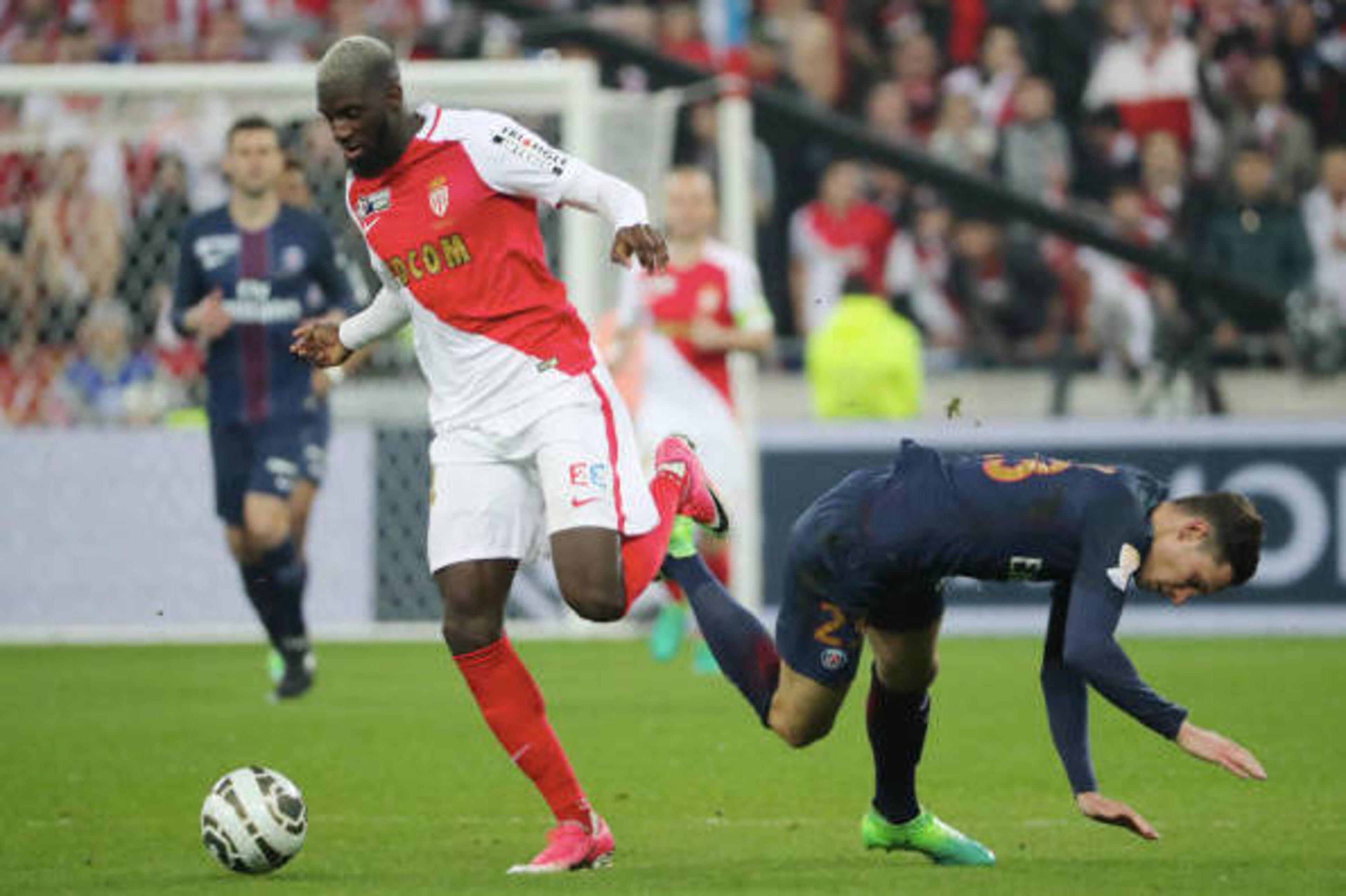 LYON, FRANCE - APRIL 01:  Tiemoue Bakayoko of AS Monaco slash Julian Draxler of Paris Saint-Germain during the French League Cup Final match between Paris Saint-Germain and AS Monaco at Parc Olympique on  Japril 01, 2017 in Lyon, France.  (Photo by Xavier