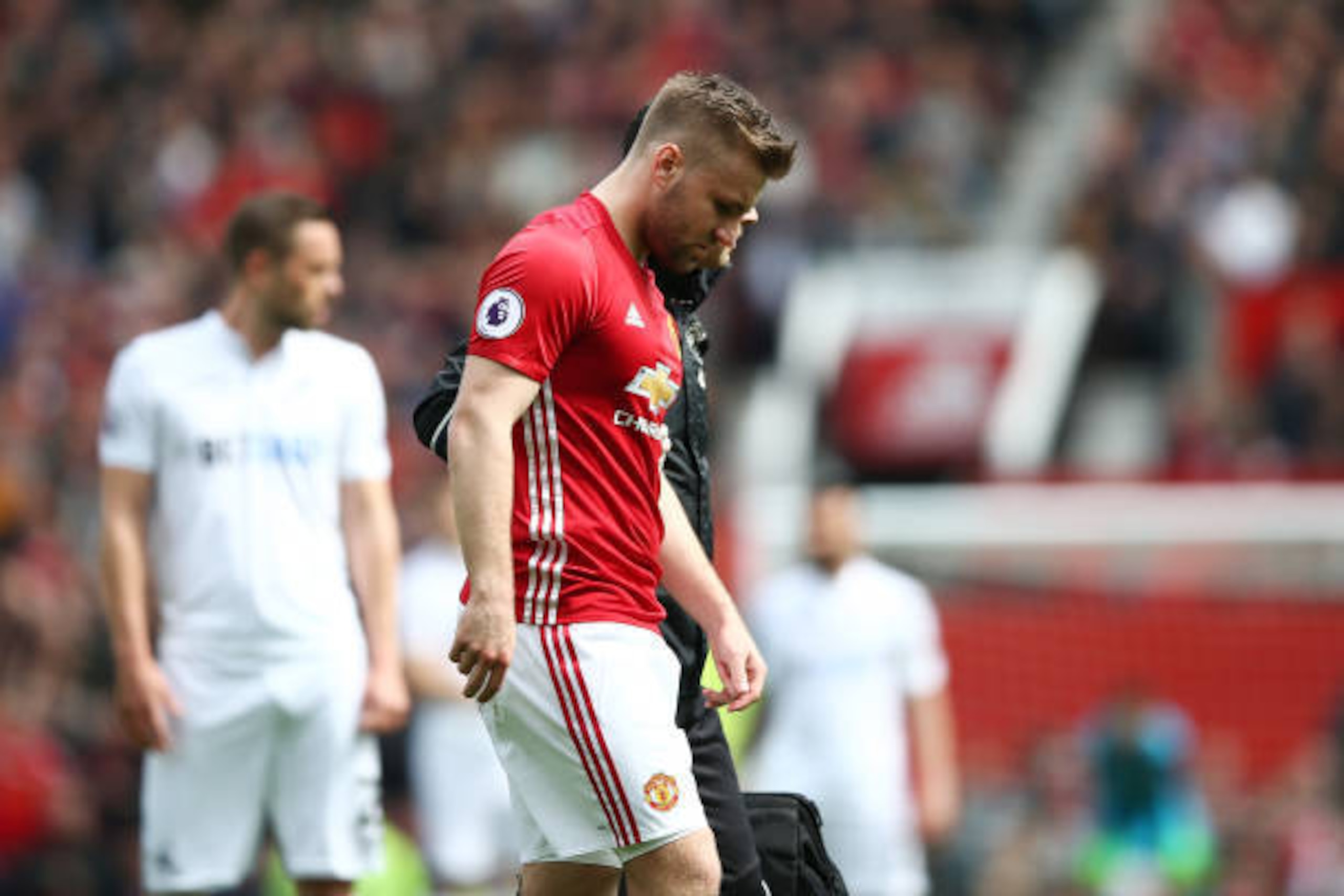 MANCHESTER, ENGLAND - APRIL 30: Luke Shaw of Manchester United looks dejected as he is forced off with a injury during the Premier League match between Manchester United and Swansea City at Old Trafford on April 30, 2017 in Manchester, England. (Photo by MANCHESTER, ENGLAND - APRIL 30: Luke Shaw of Manchester United looks dejected as he is forced off with a injury during the Premier League match between Manchester United and Swansea City at Old Trafford on April 30, 2017 in Manchester, England. (Photo by