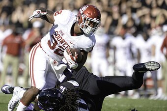 FORT WORTH, TX - OCTOBER 01: Running back Samaje Perine #32 of the Oklahoma Sooners tries to run the ball over safety Denzel Johnson #30 of the TCU Horned Frogs at Amon G. Carter Stadium on October 1, 2016 in Fort Worth, Texas. (Photo by Joshua Gateley/Ge