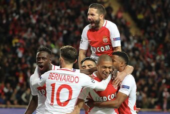 MONACO, MONACO - APRIL 19:  Kylian Mbappe of AS Monaco celebrates his goal with teammattes during the UEFA Champions League Quarter Final second leg between AS Monaco and Borussia Dortmund at Stade Louis II on April 19, 2017 in Monaco, Monaco.  (Photo by 