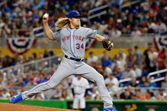 MIAMI, FL - APRIL 14:  Noah Syndergaard #34 of the New York Mets throws in the first inning against the Miami Marlins at Marlins Park on April 14, 2017 in Miami, Florida.  (Photo by Joe Skipper/Getty Images)