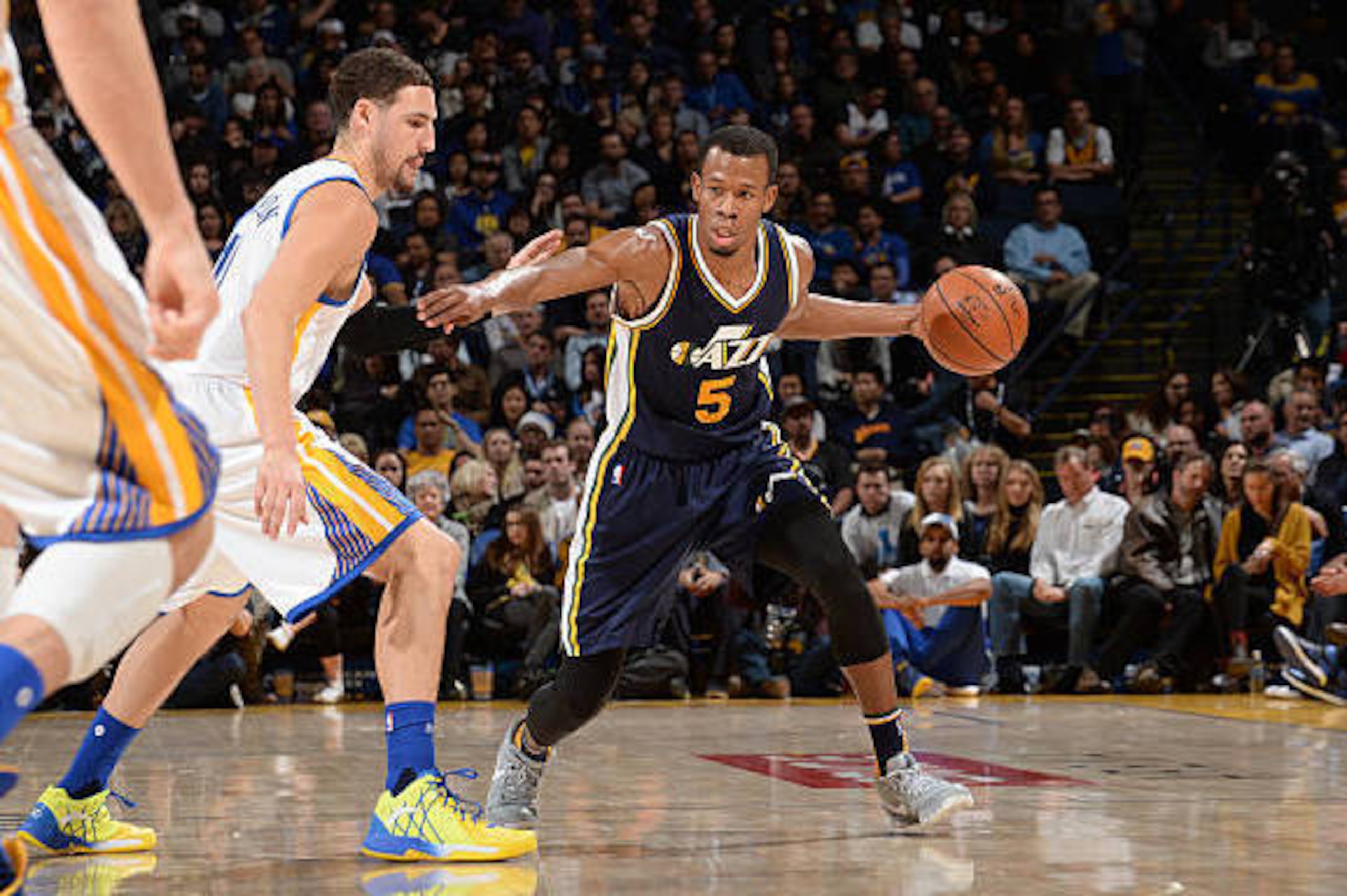 OAKLAND, CA - DECEMBER 23:  Rodney Hood #5 of the Utah Jazz handles the ball against the Golden State Warriors on December 13, 2015 at ORACLE Arena in Oakland, California. NOTE TO USER: User expressly acknowledges and agrees that, by downloading and or us